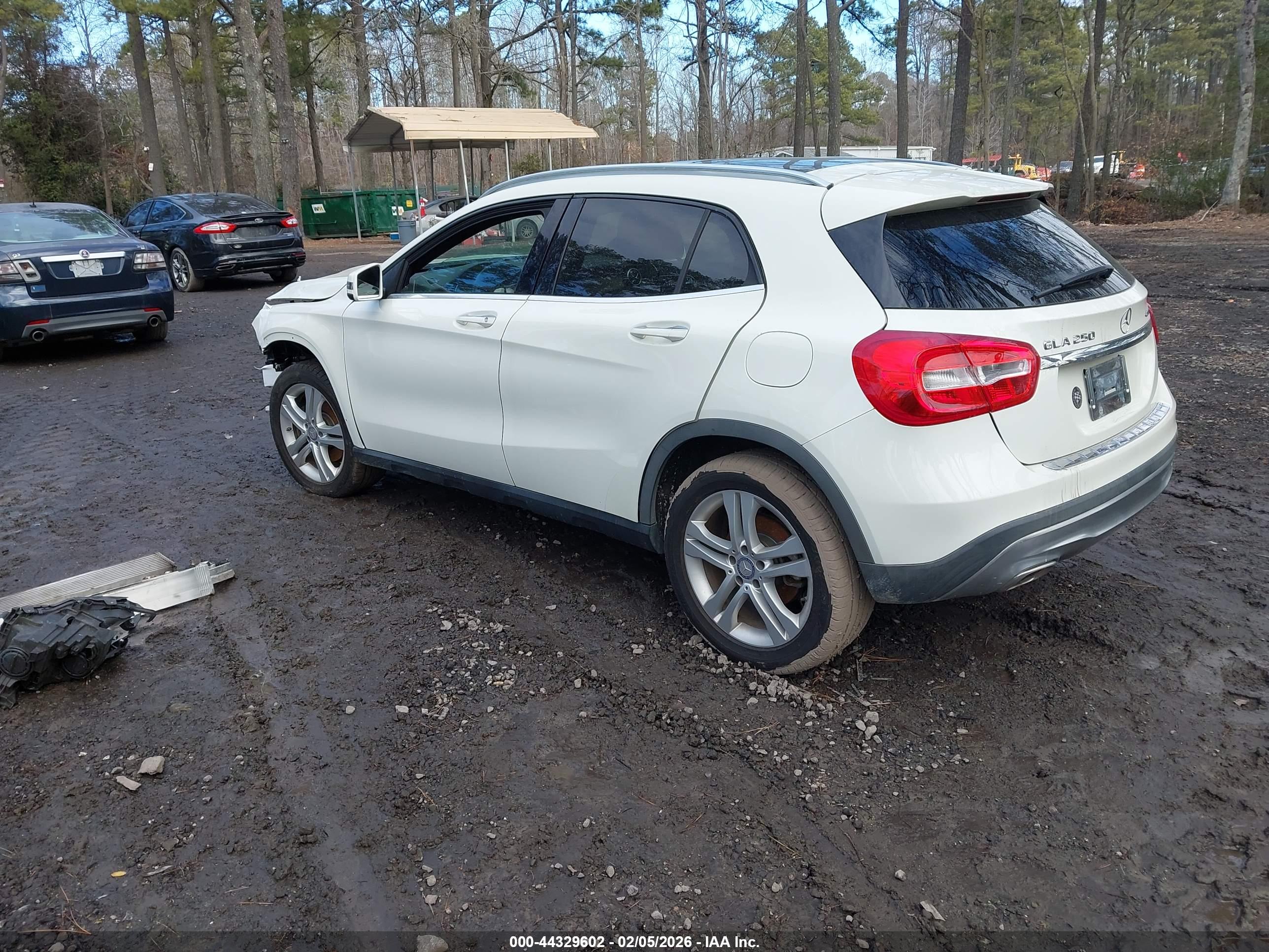 MERCEDES-BENZ GLA image 3