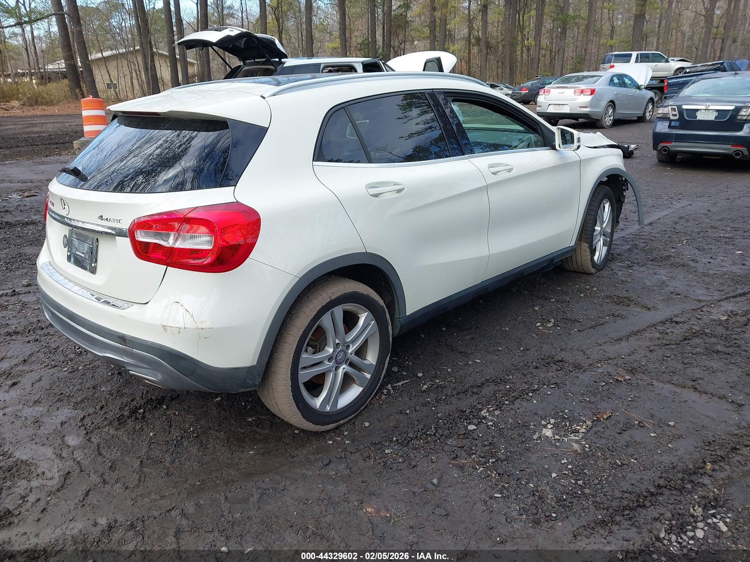 MERCEDES-BENZ GLA image 4