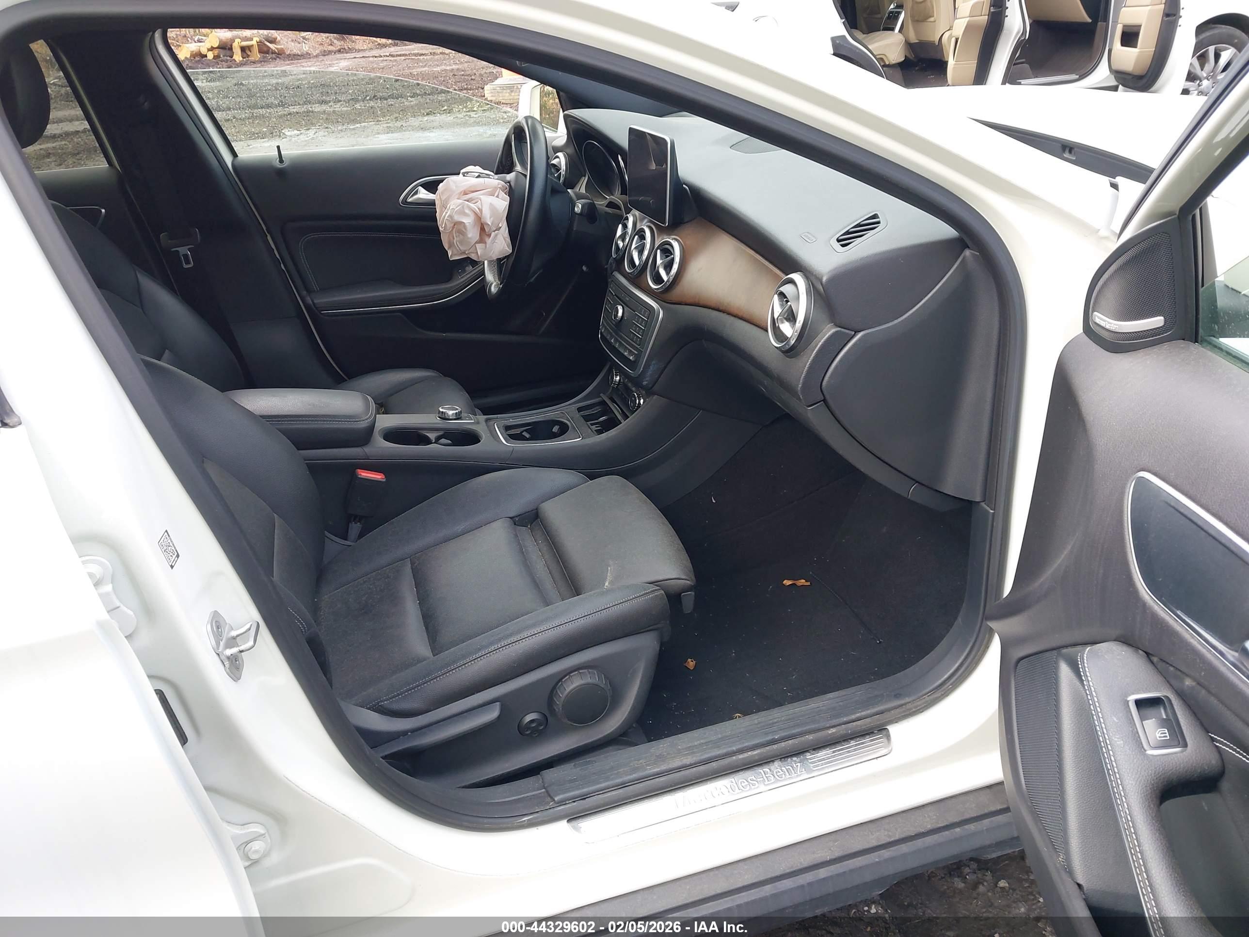 MERCEDES-BENZ GLA image 5