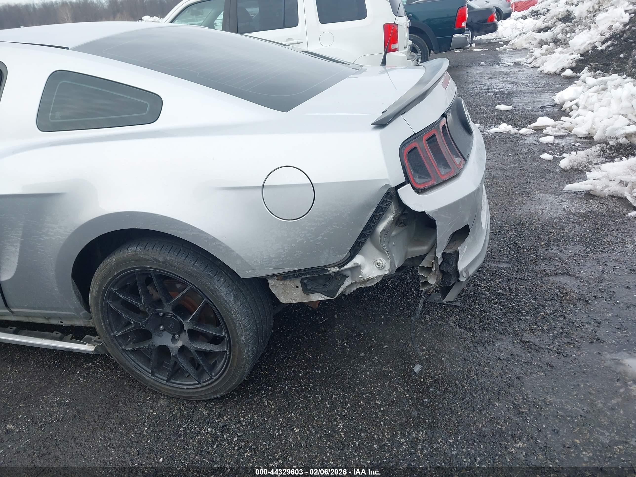 FORD MUSTANG image 6