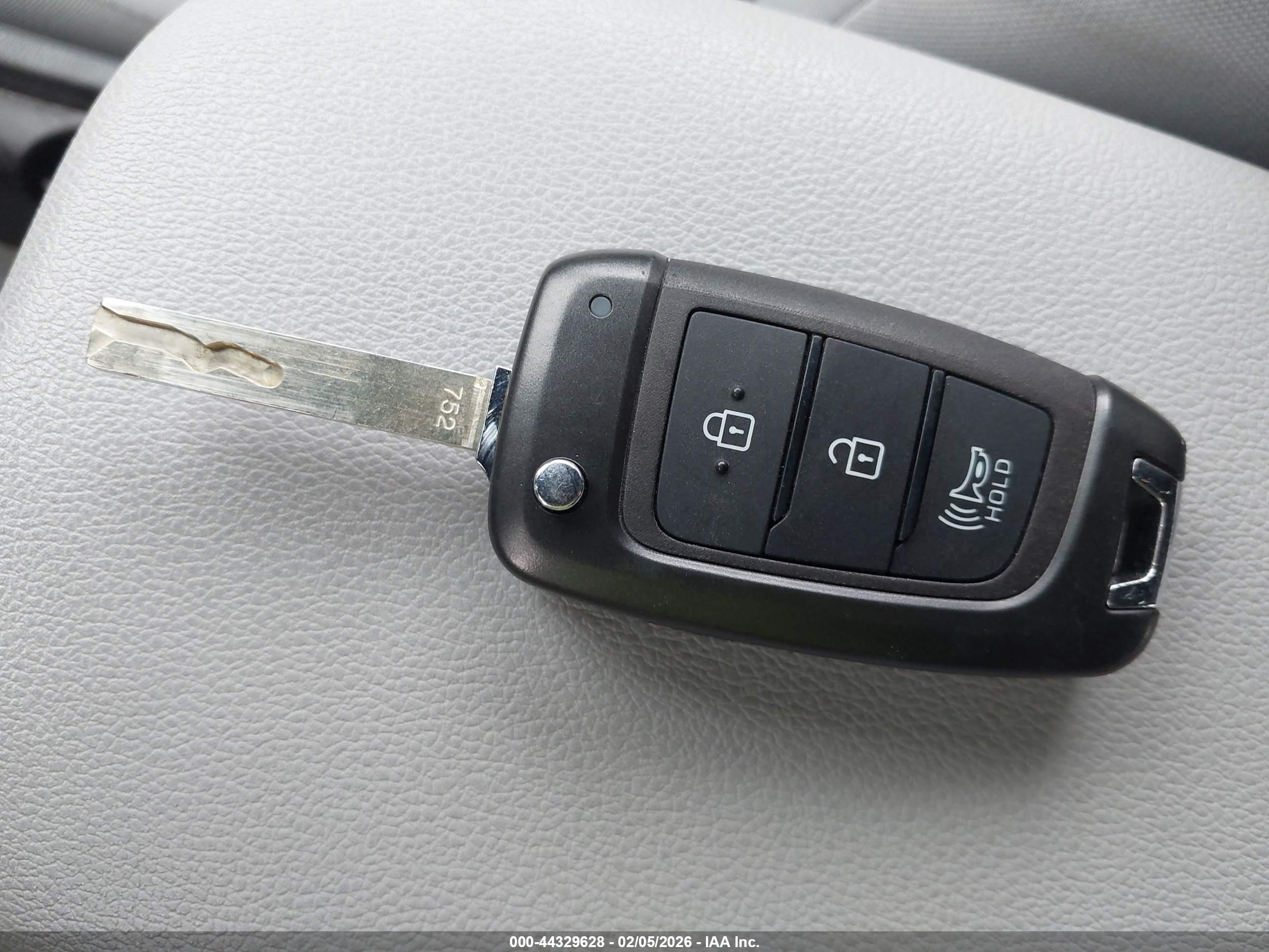 HYUNDAI KONA image 11