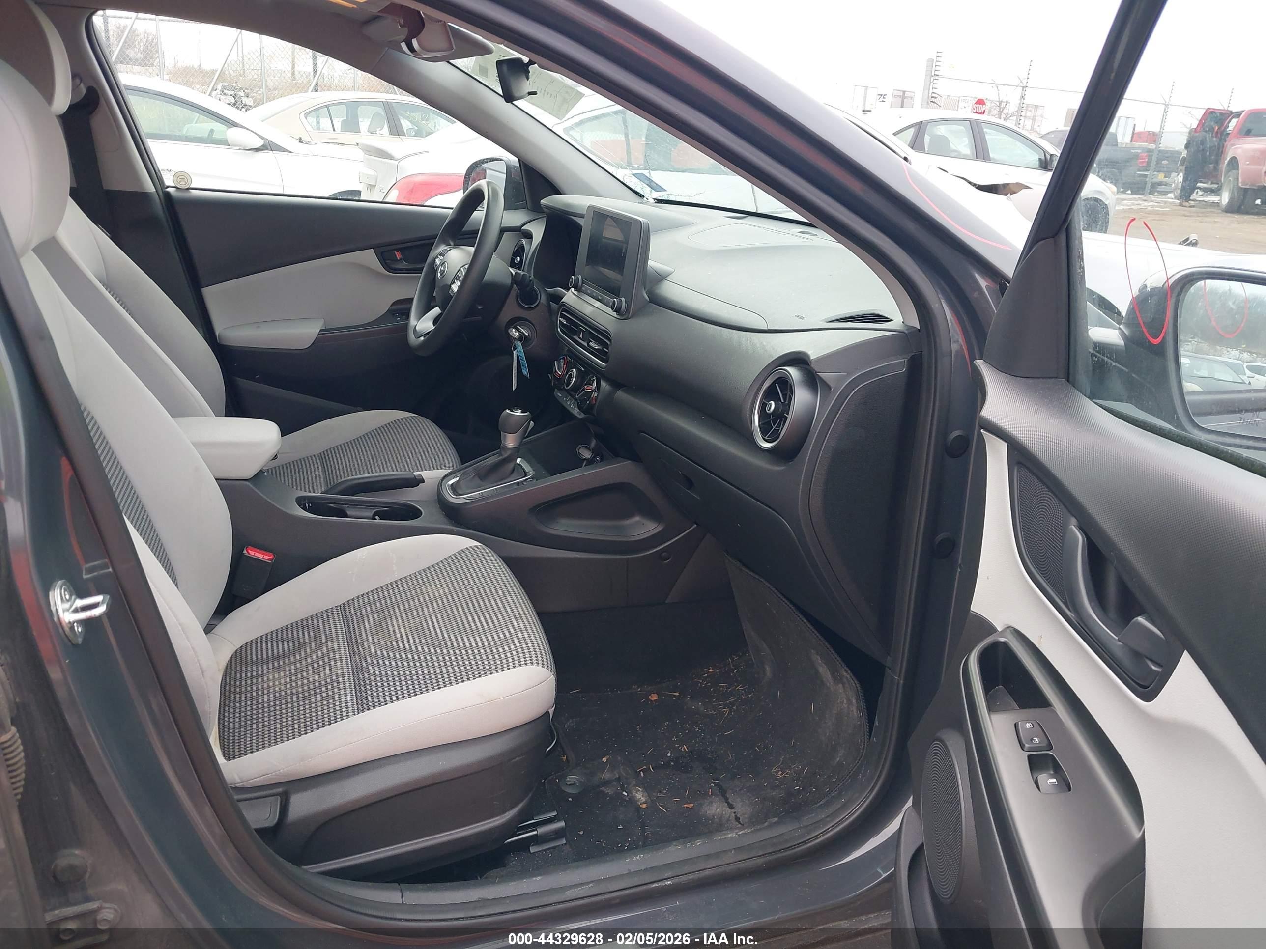 HYUNDAI KONA image 5