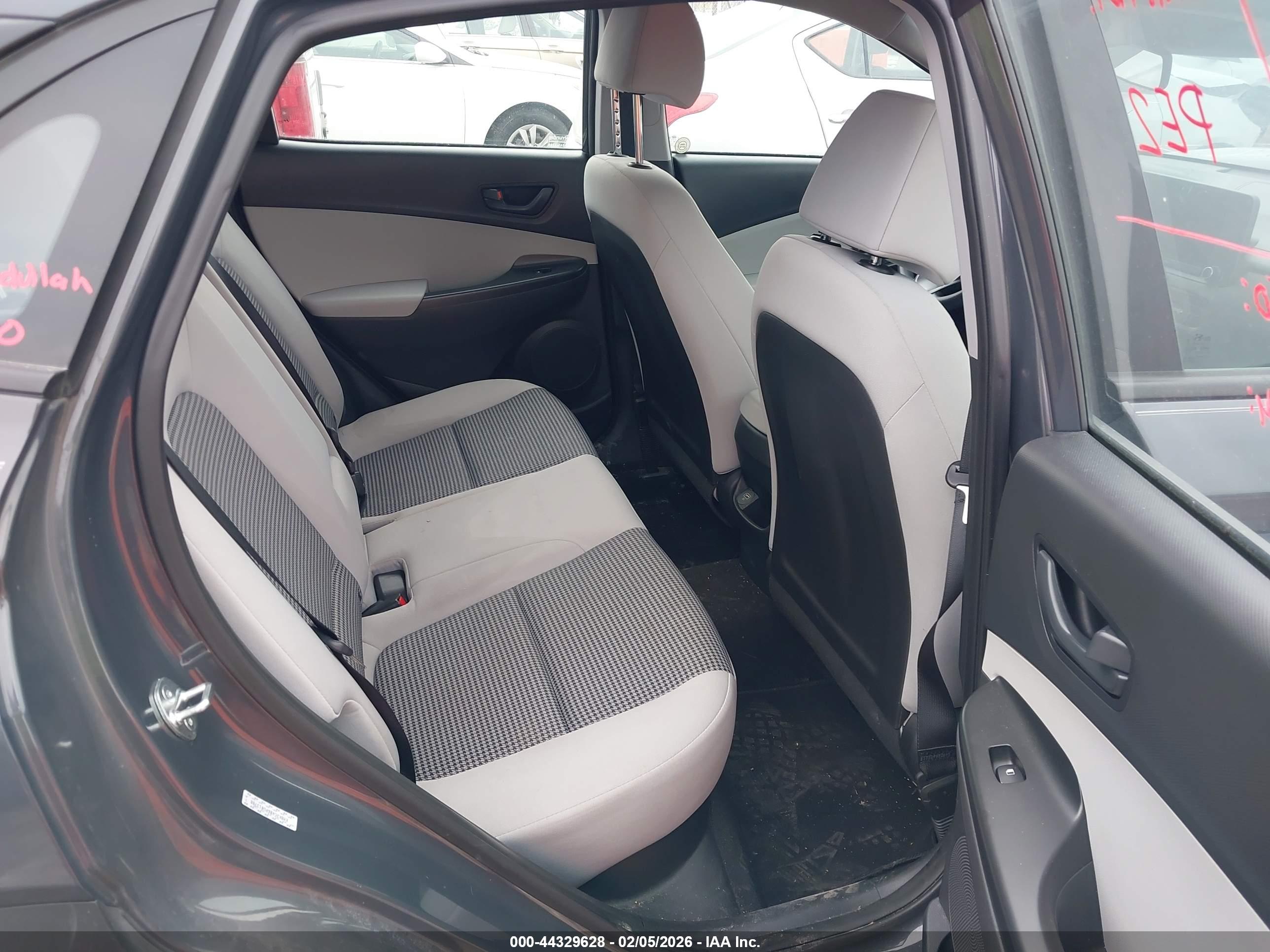 HYUNDAI KONA image 8