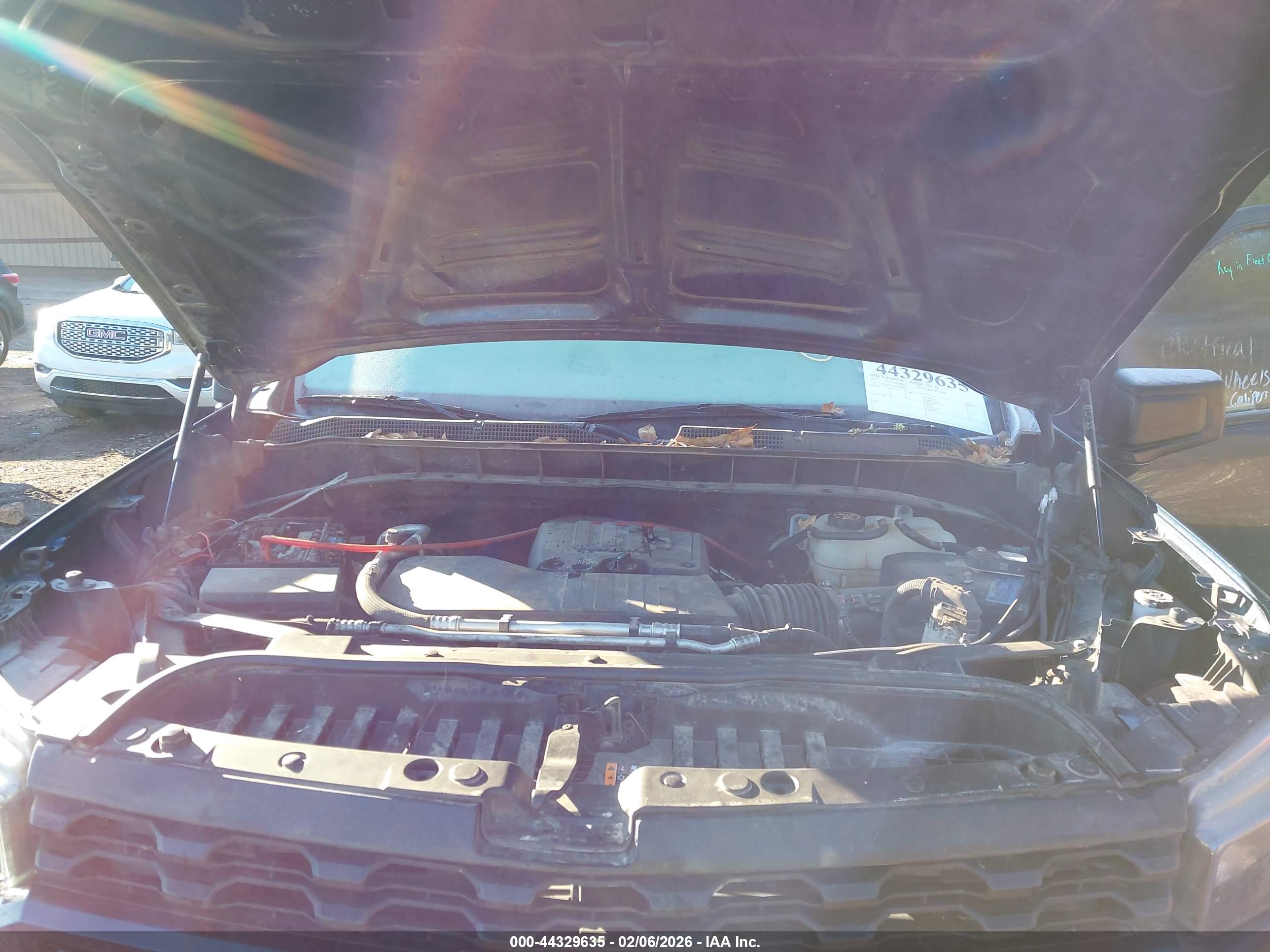 CHEVROLET SILVERADO image 10