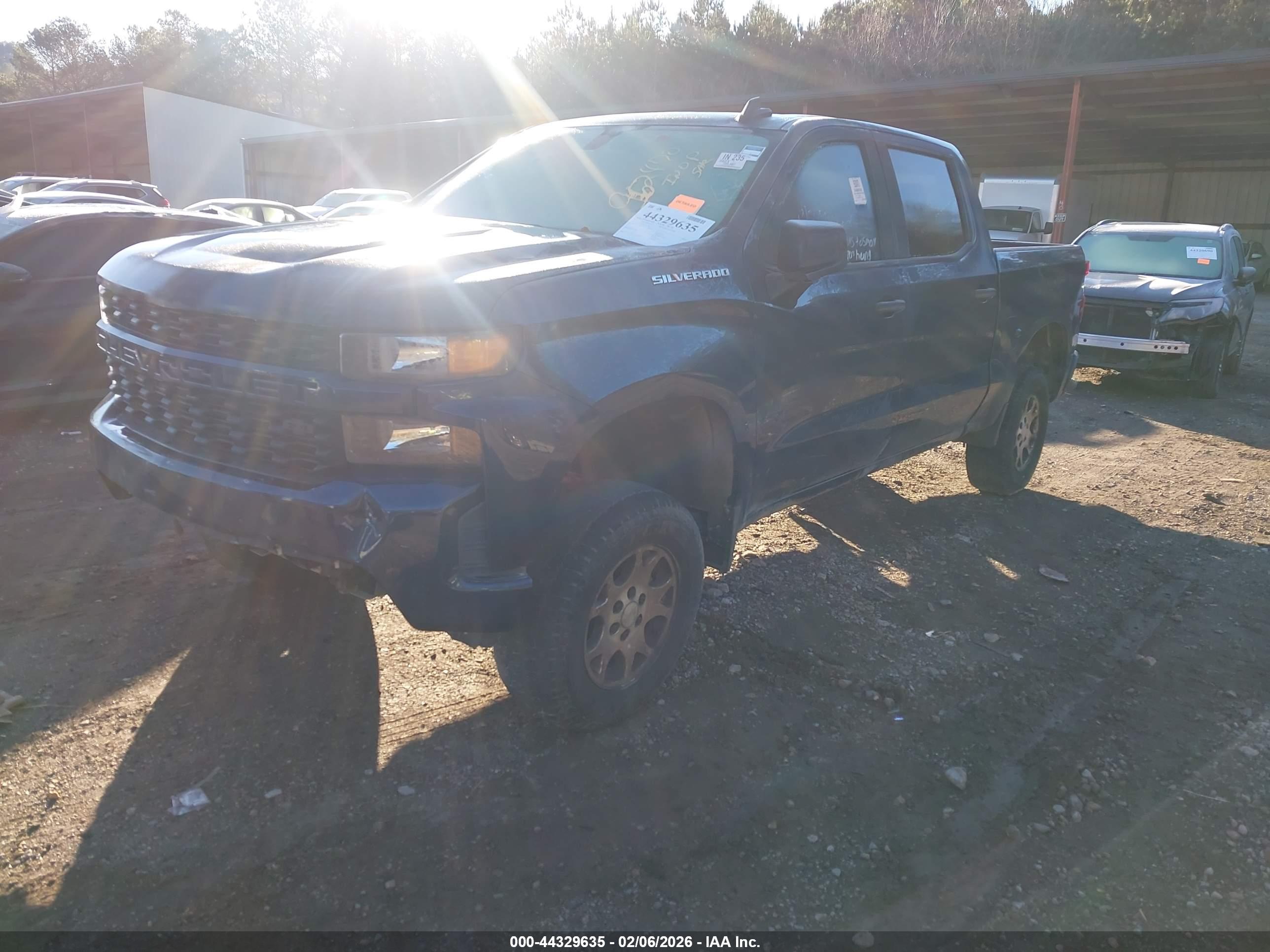 CHEVROLET SILVERADO image 2