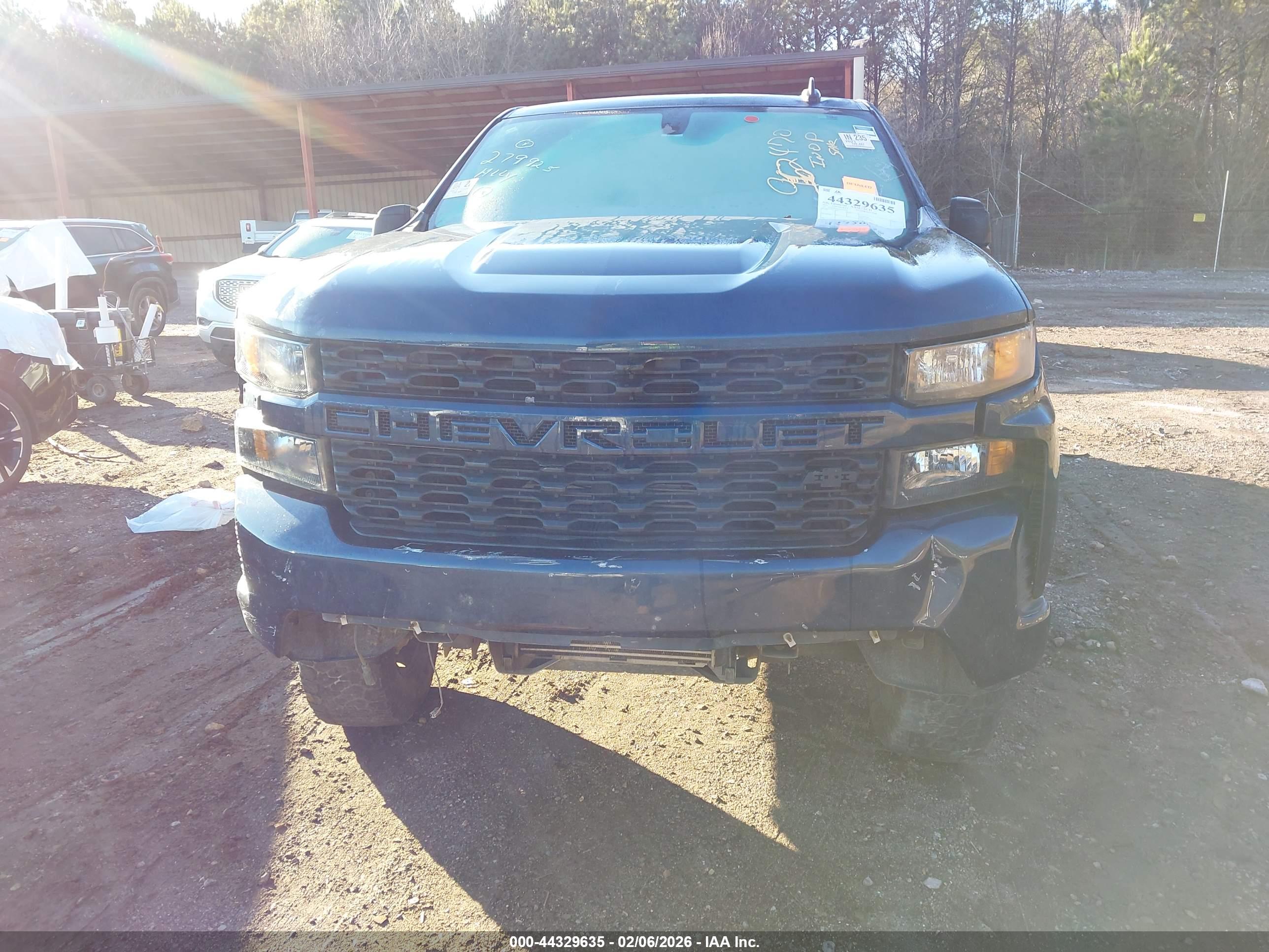 CHEVROLET SILVERADO image 6