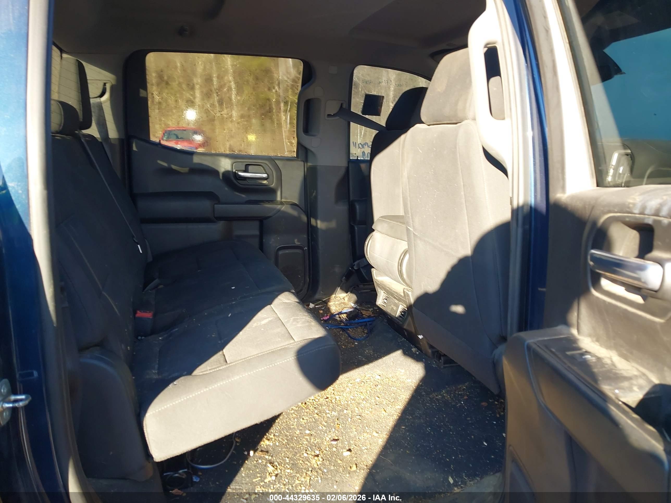 CHEVROLET SILVERADO image 8