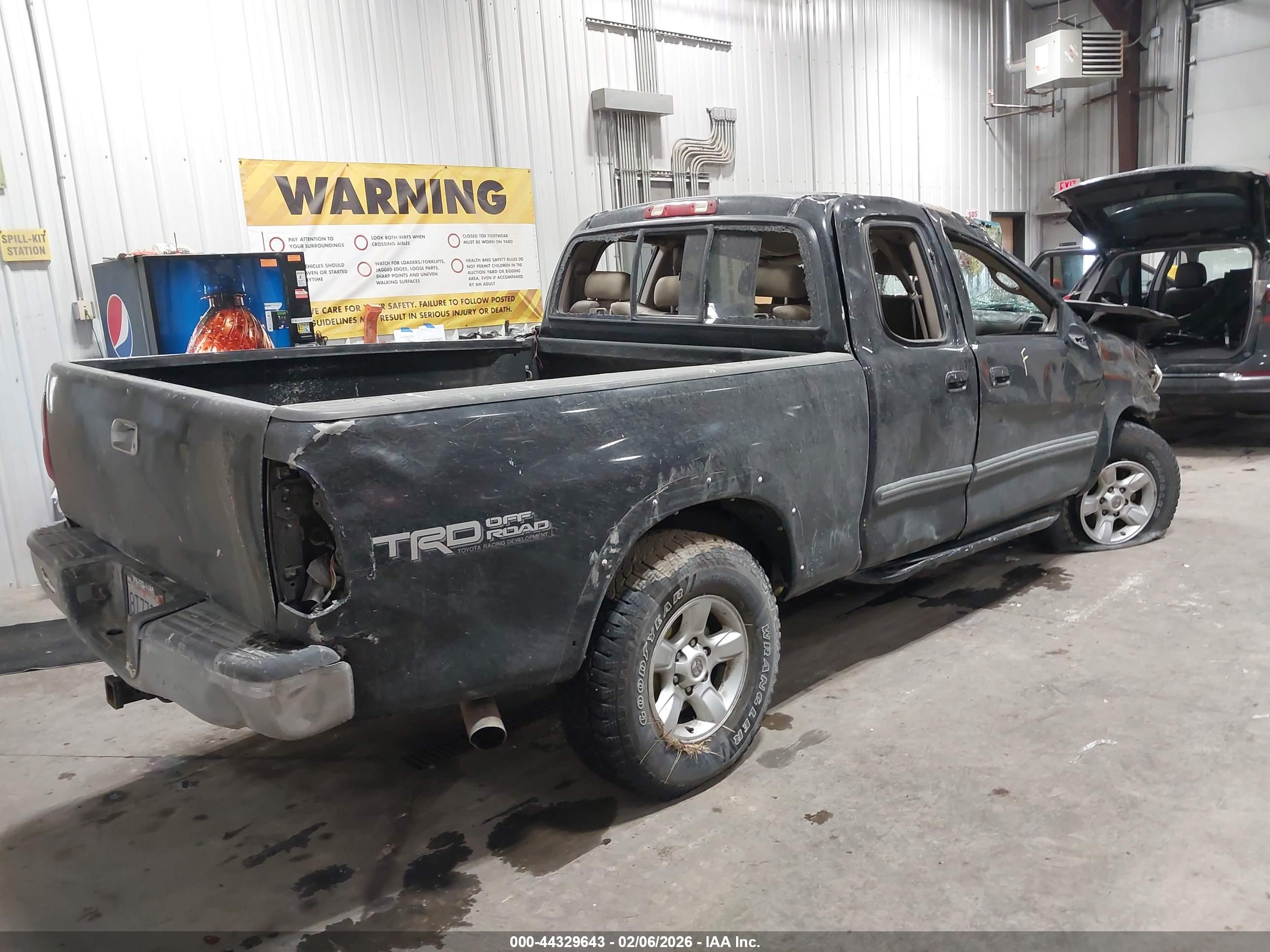 TOYOTA TUNDRA image 4