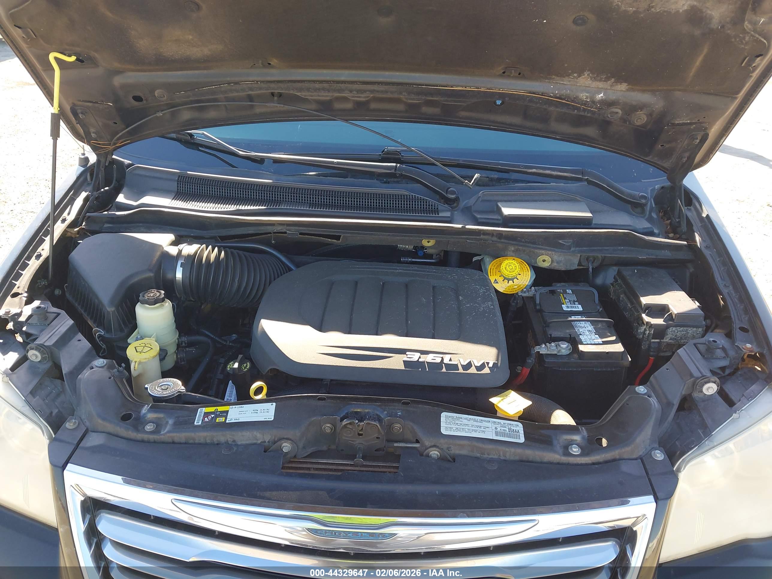 CHRYSLER TOWN image 10
