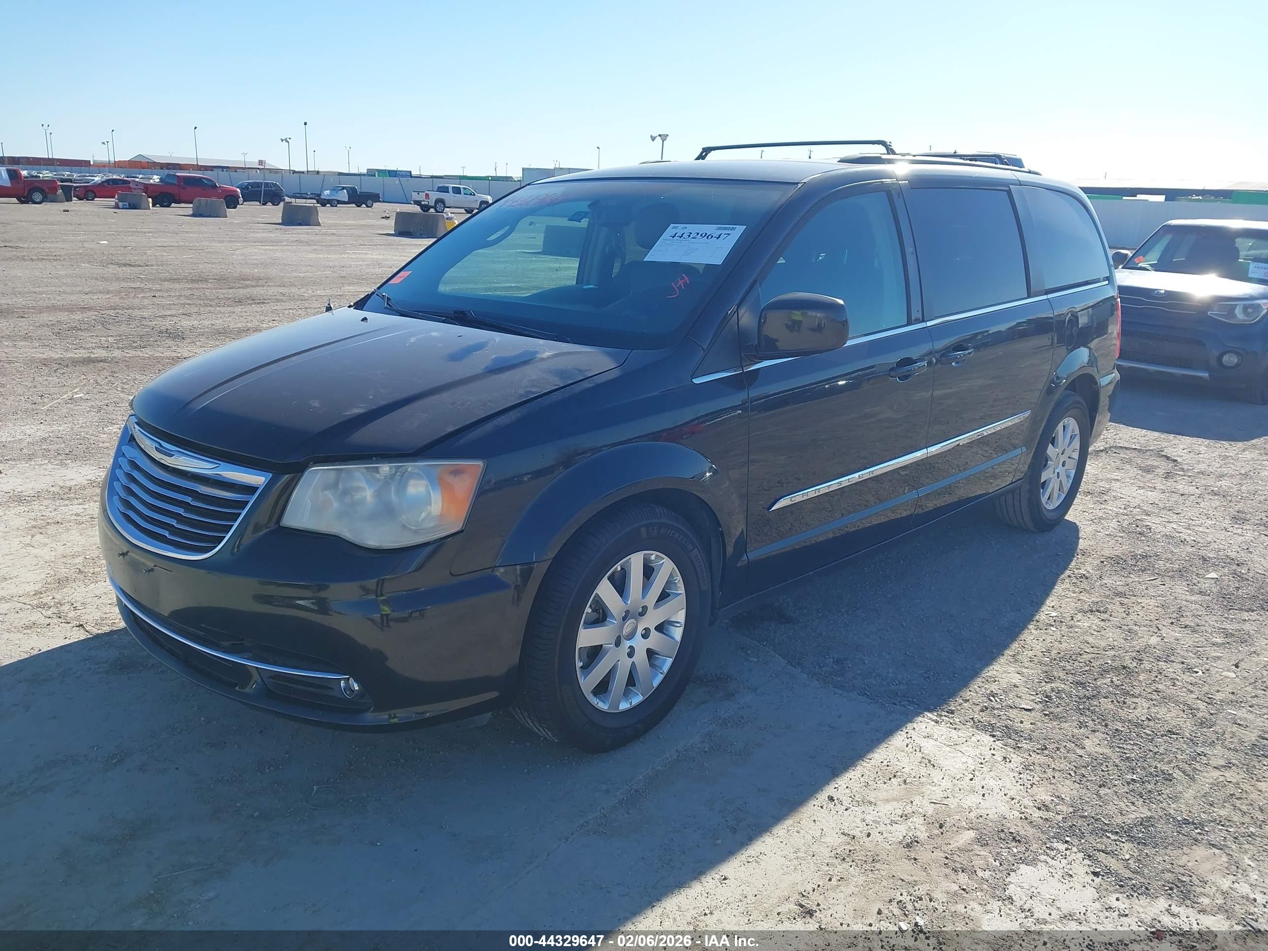 CHRYSLER TOWN image 2
