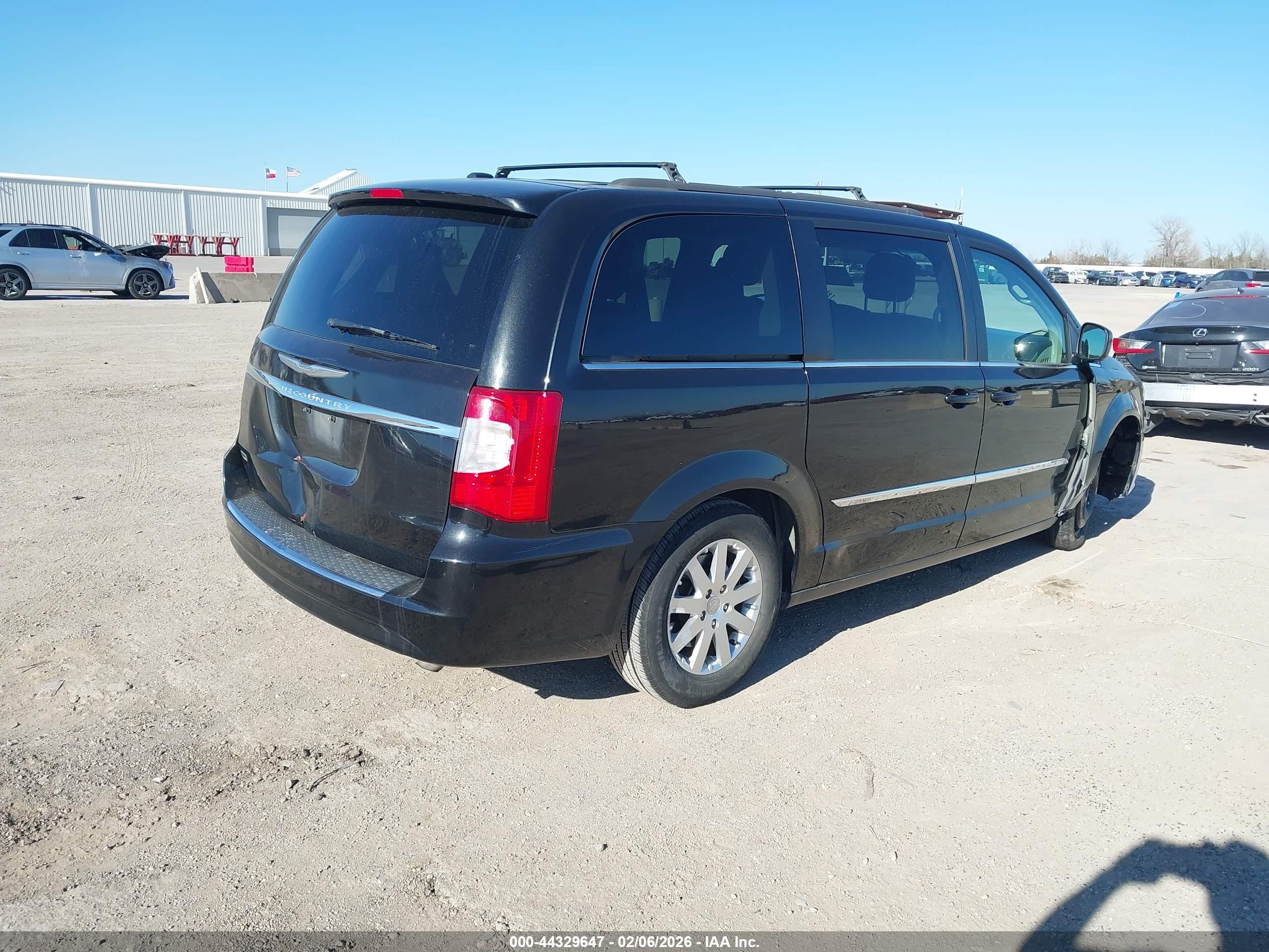 CHRYSLER TOWN image 4