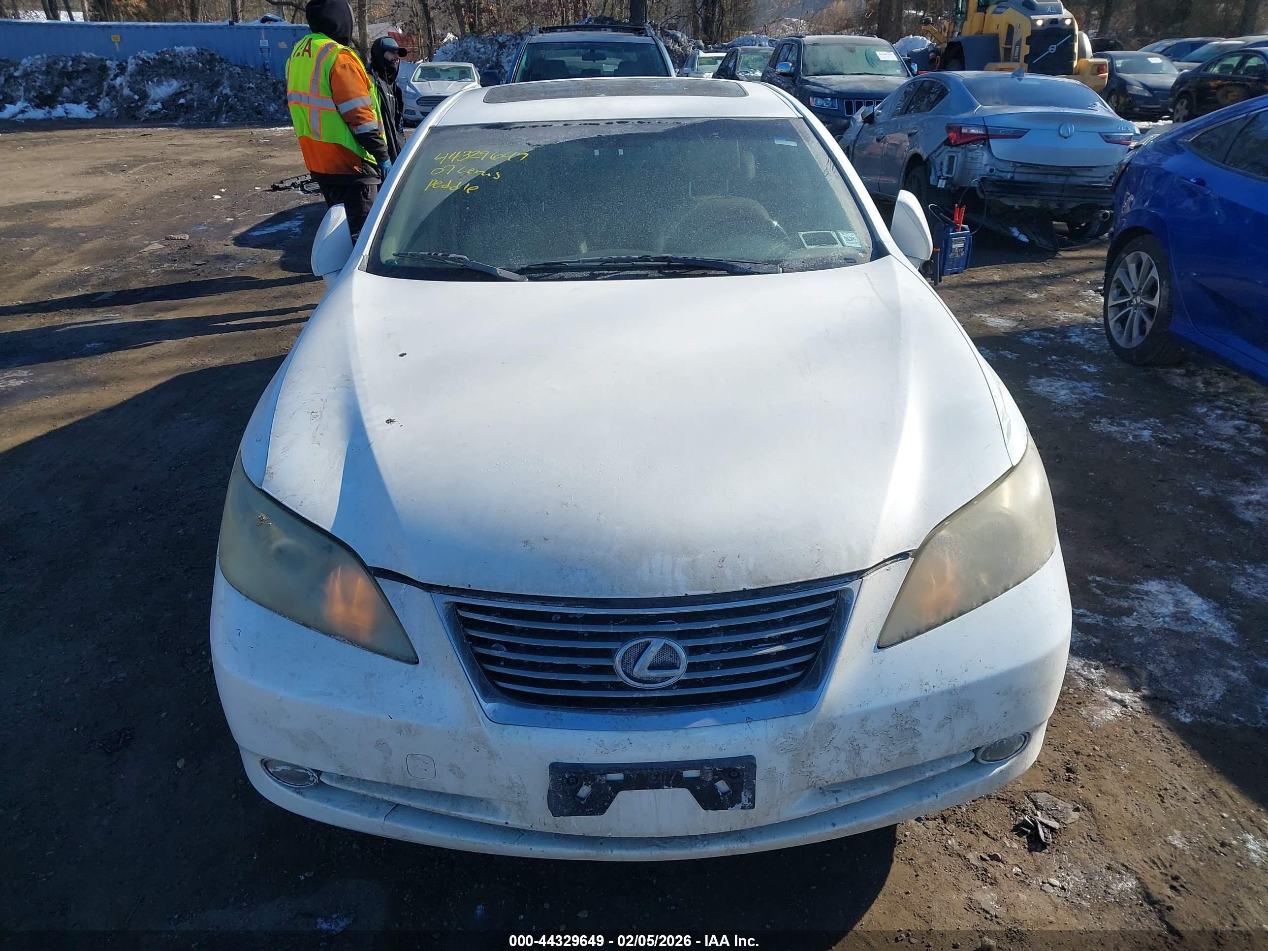 LEXUS ES image 6