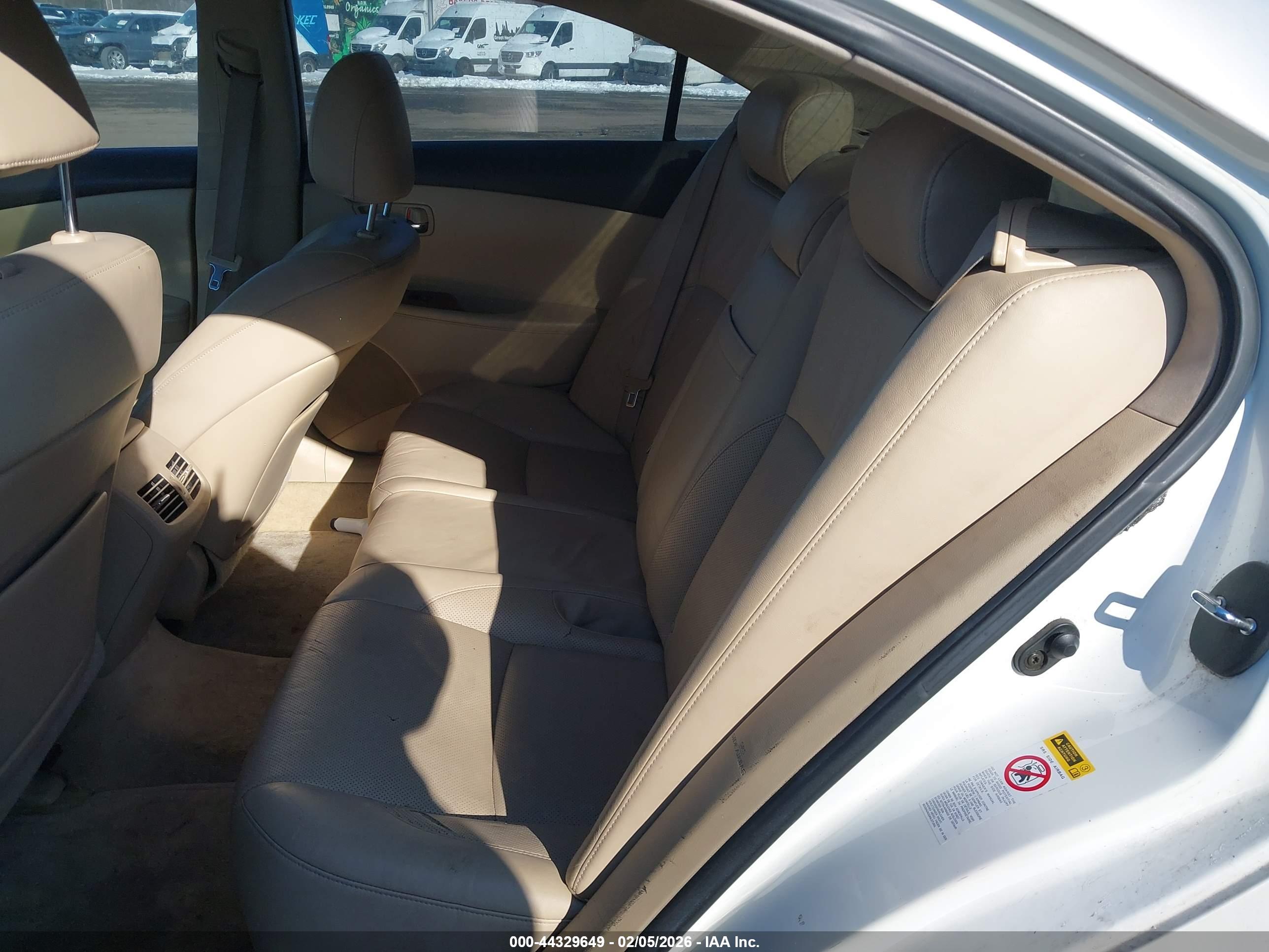 LEXUS ES image 8