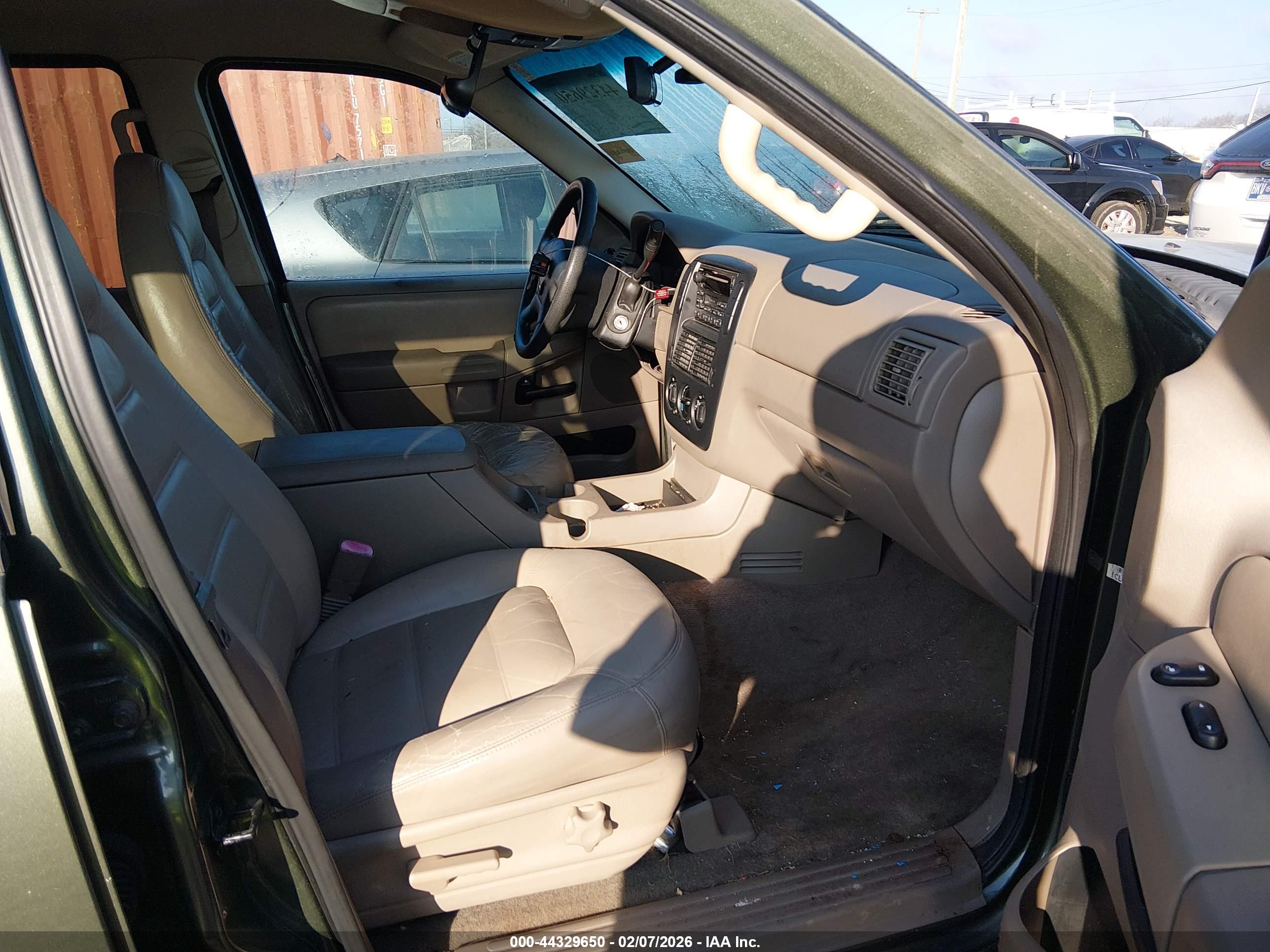 FORD EXPLORER image 5