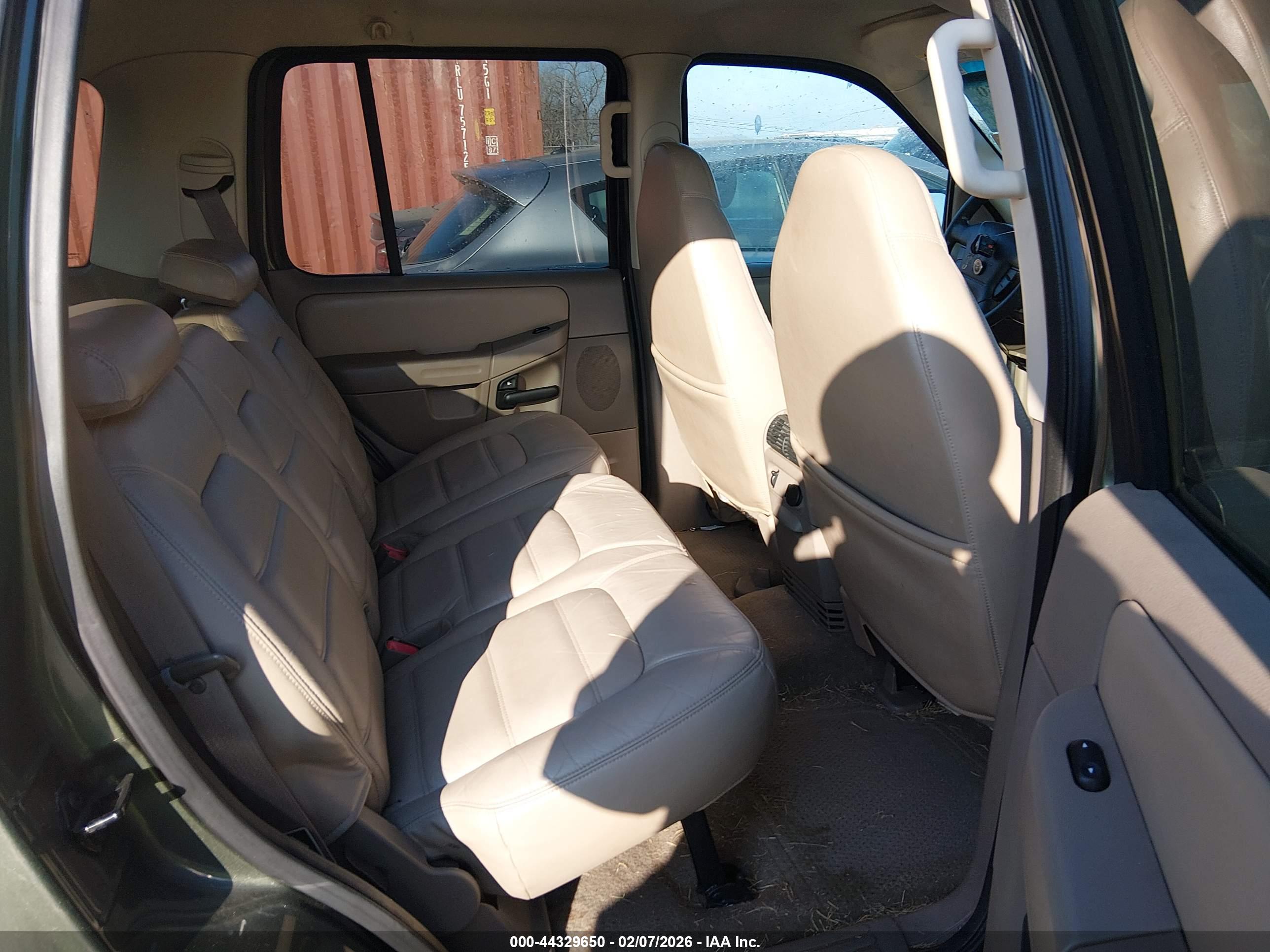 FORD EXPLORER image 8