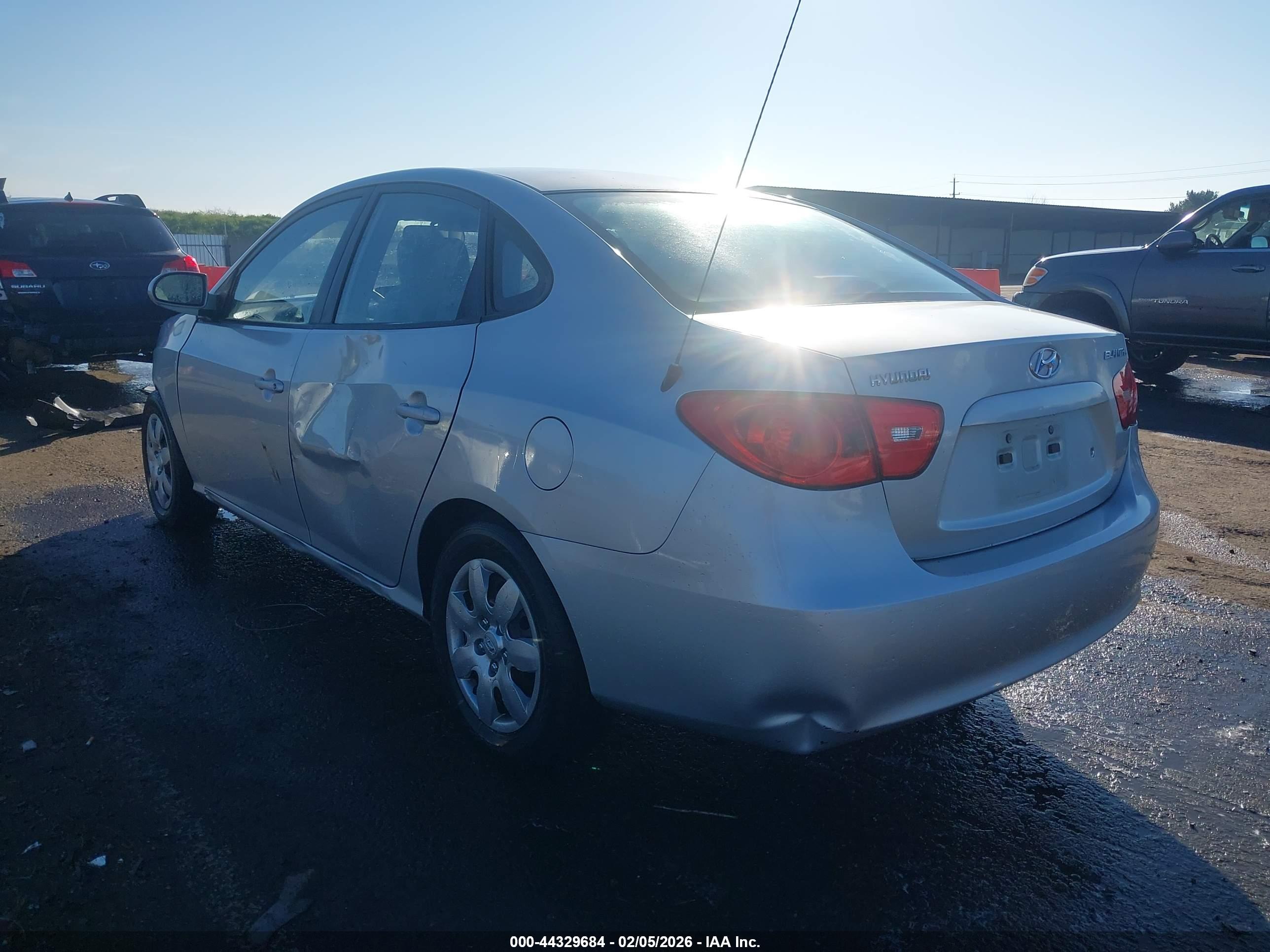 HYUNDAI ELANTRA image 3