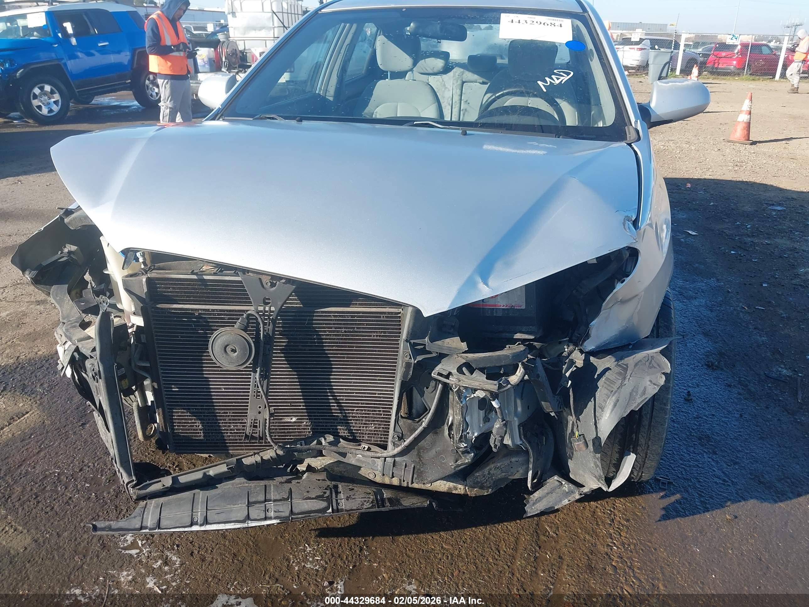 HYUNDAI ELANTRA image 6