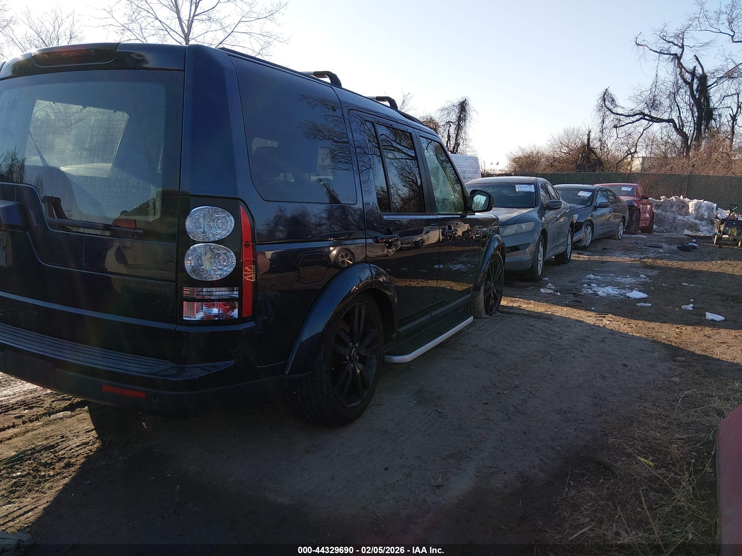 LAND ROVER image 4