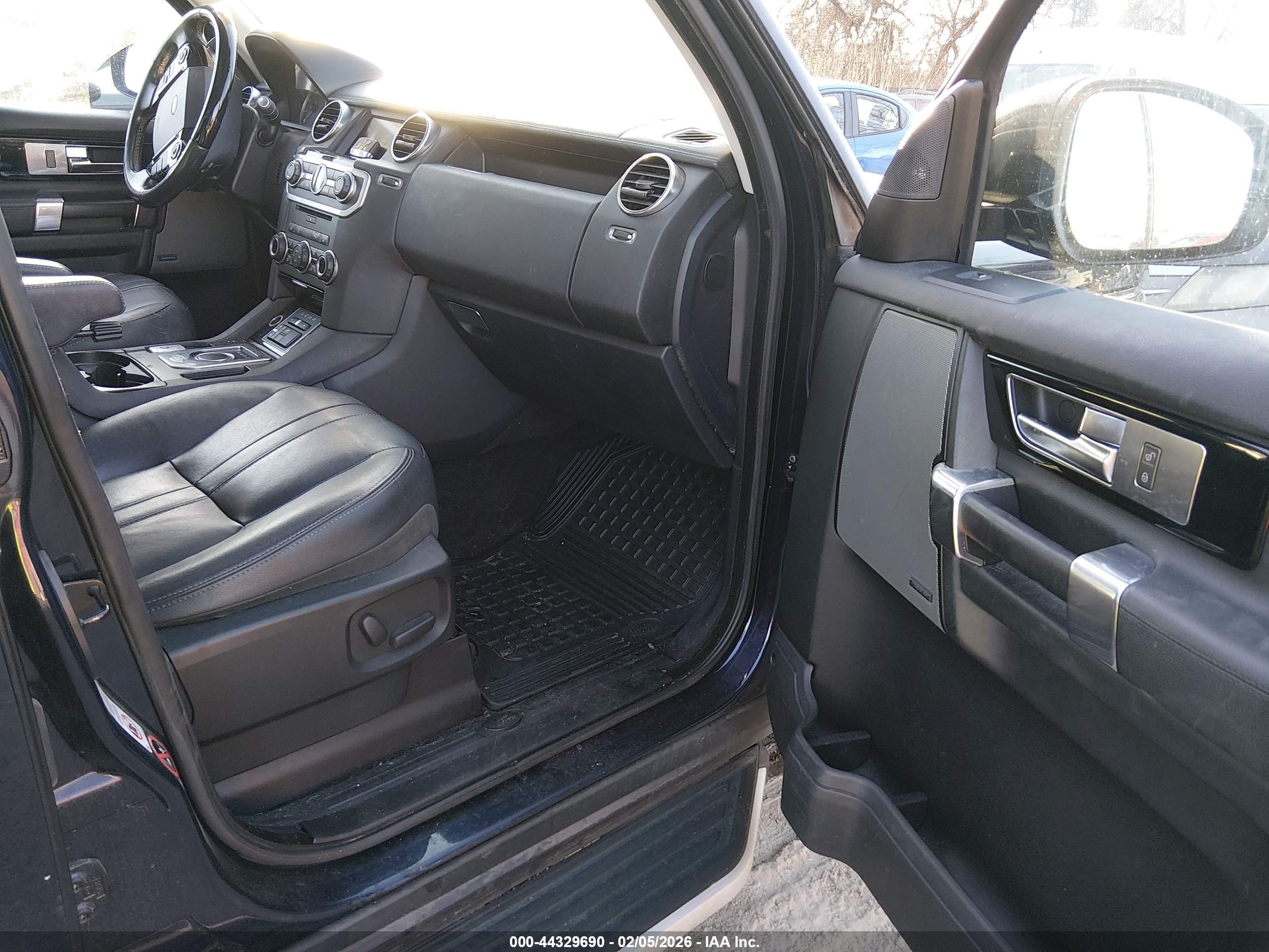 LAND ROVER image 5
