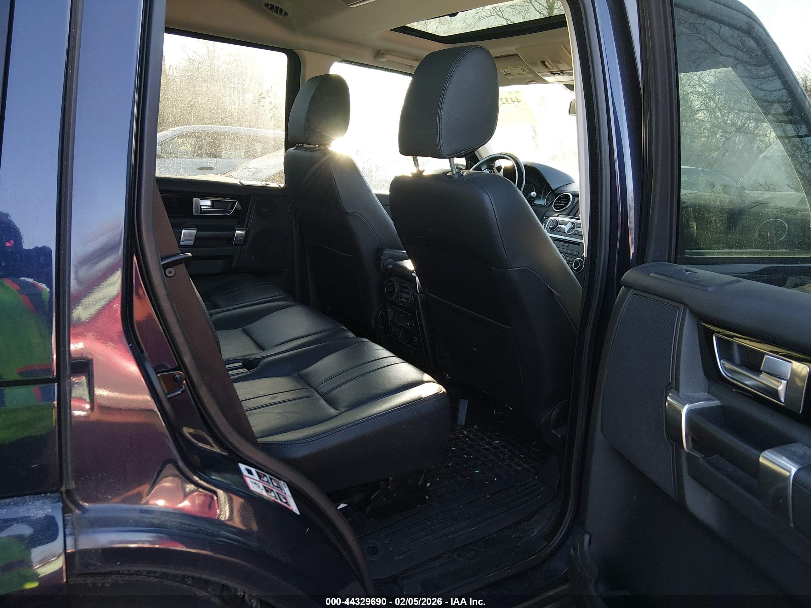 LAND ROVER image 8