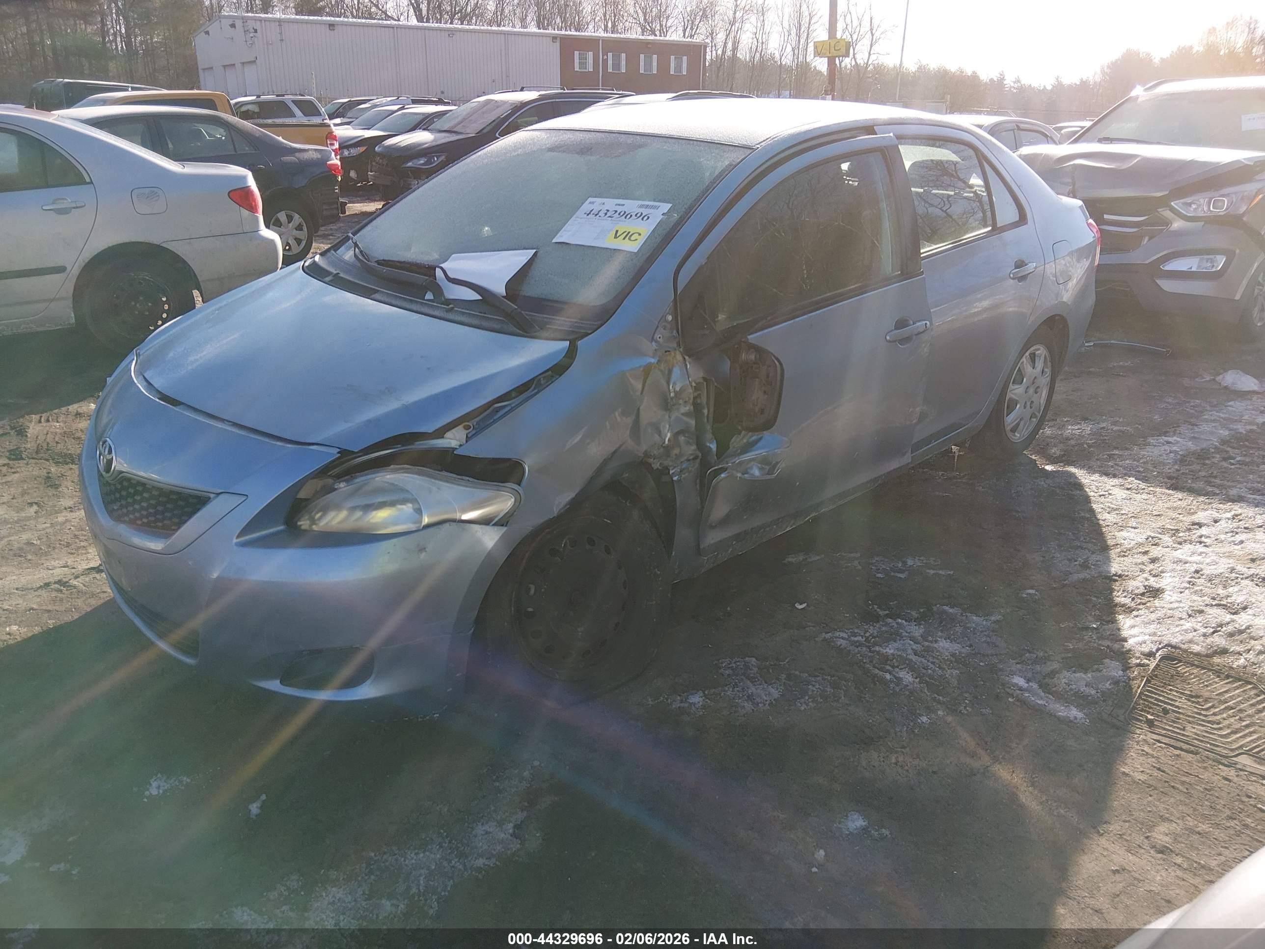 TOYOTA YARIS image 2