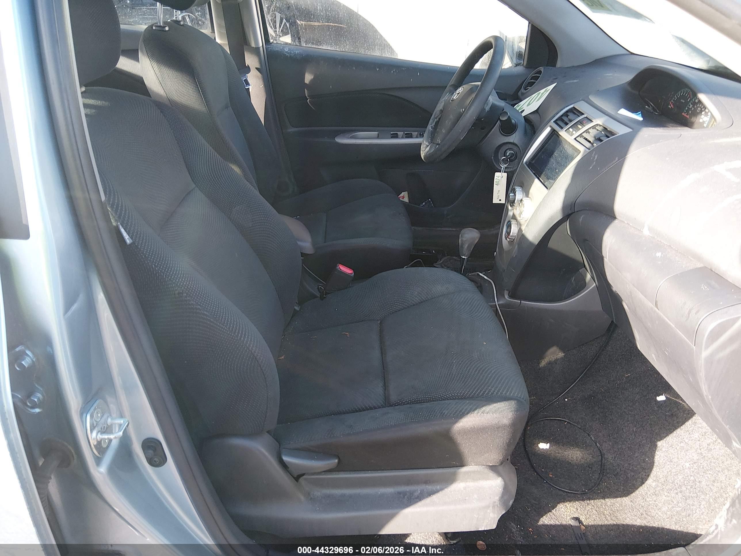 TOYOTA YARIS image 5