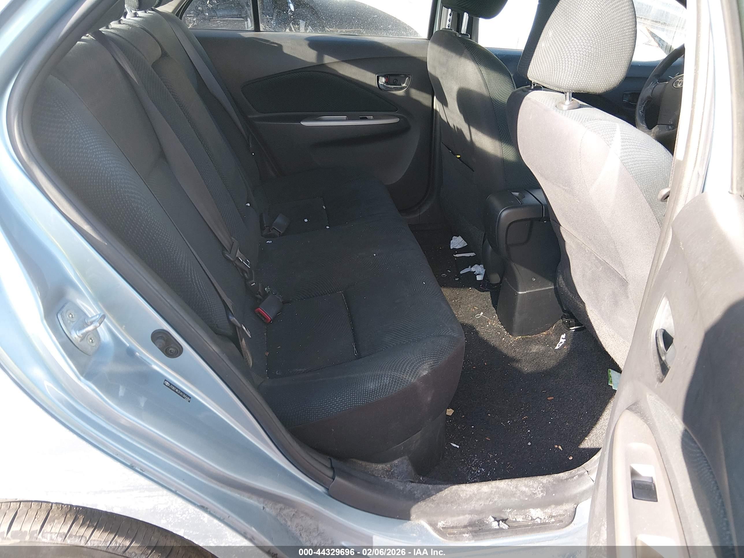 TOYOTA YARIS image 8