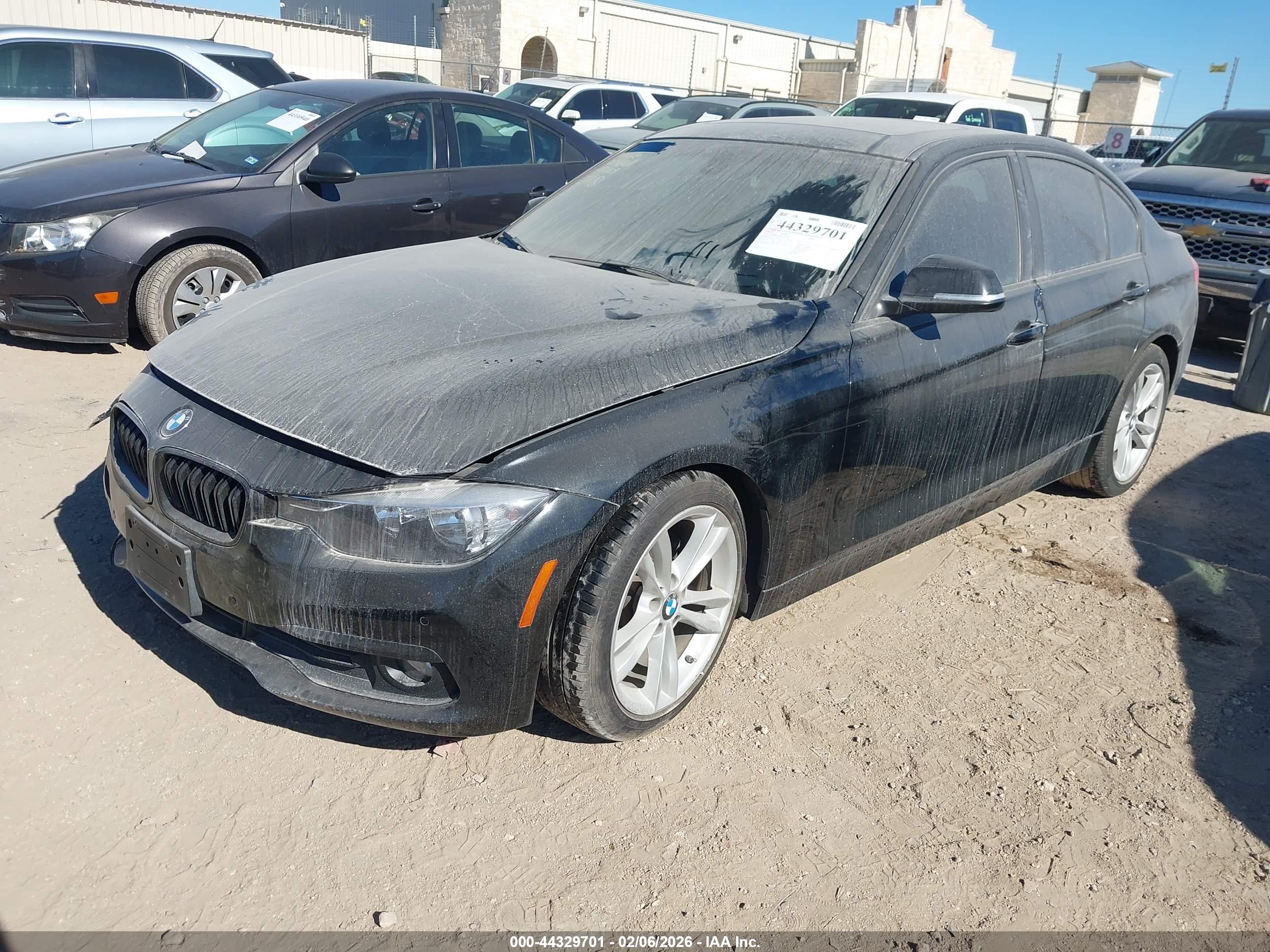 BMW 320I image 2