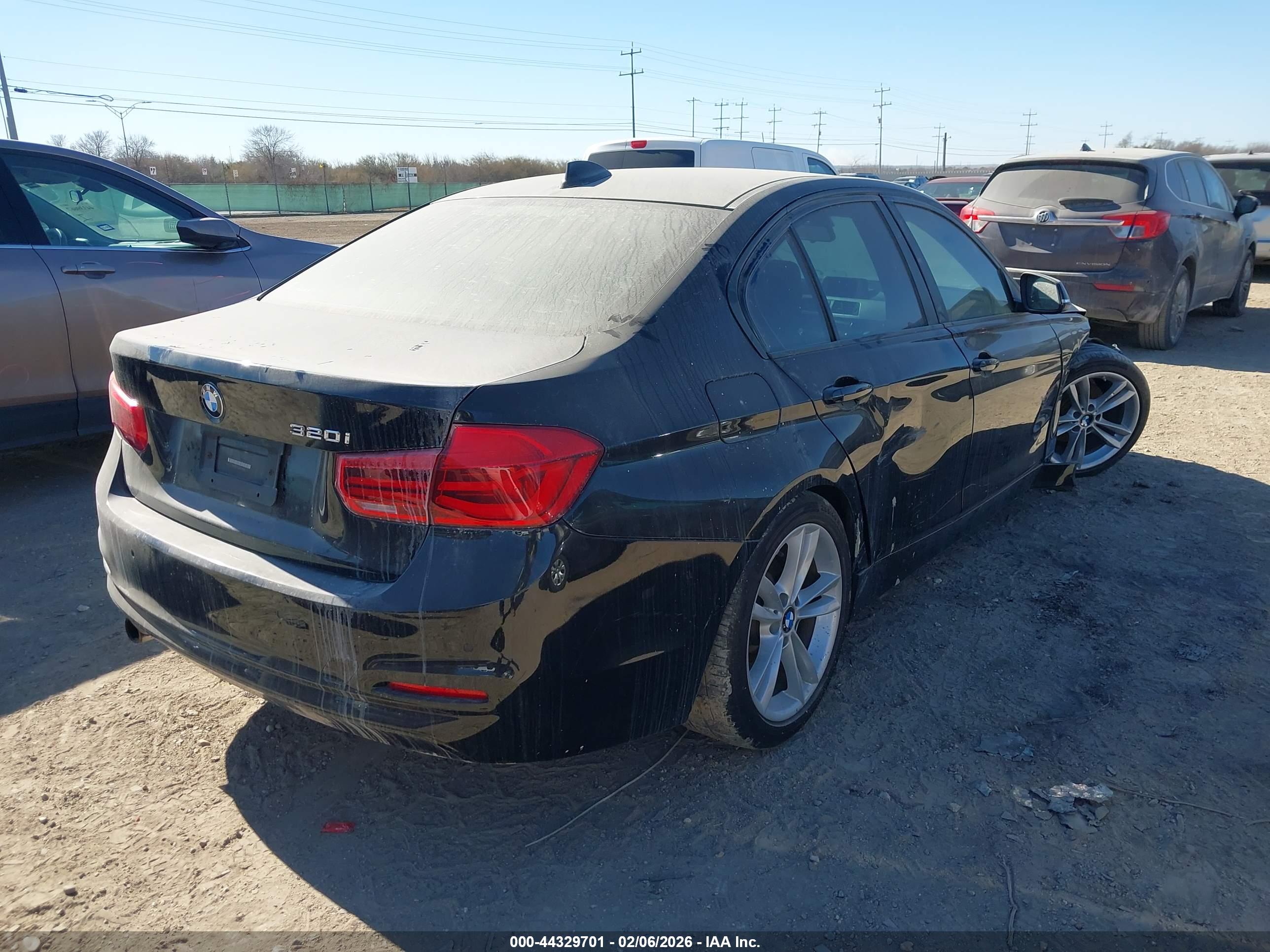 BMW 320I image 4