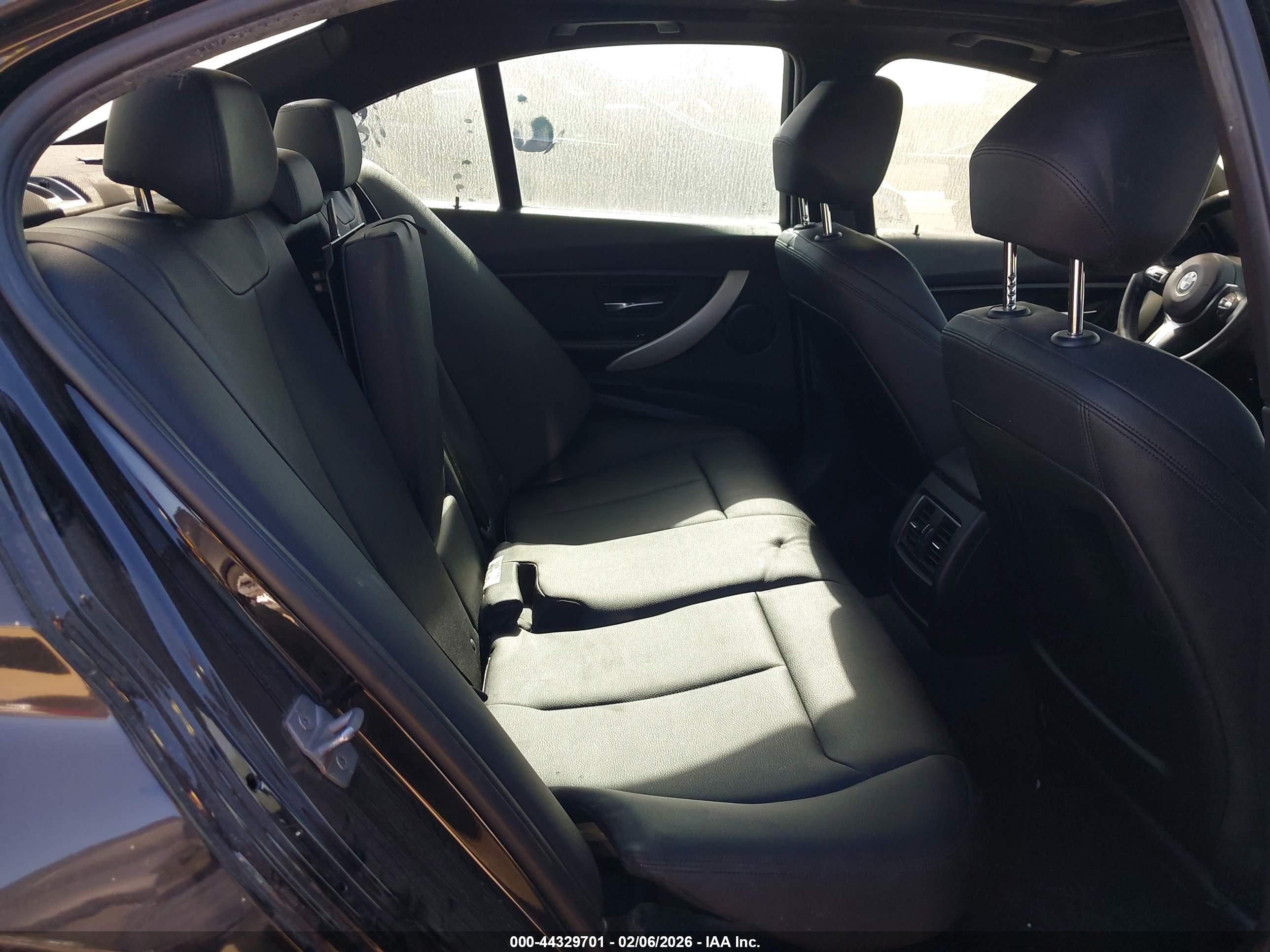 BMW 320I image 8