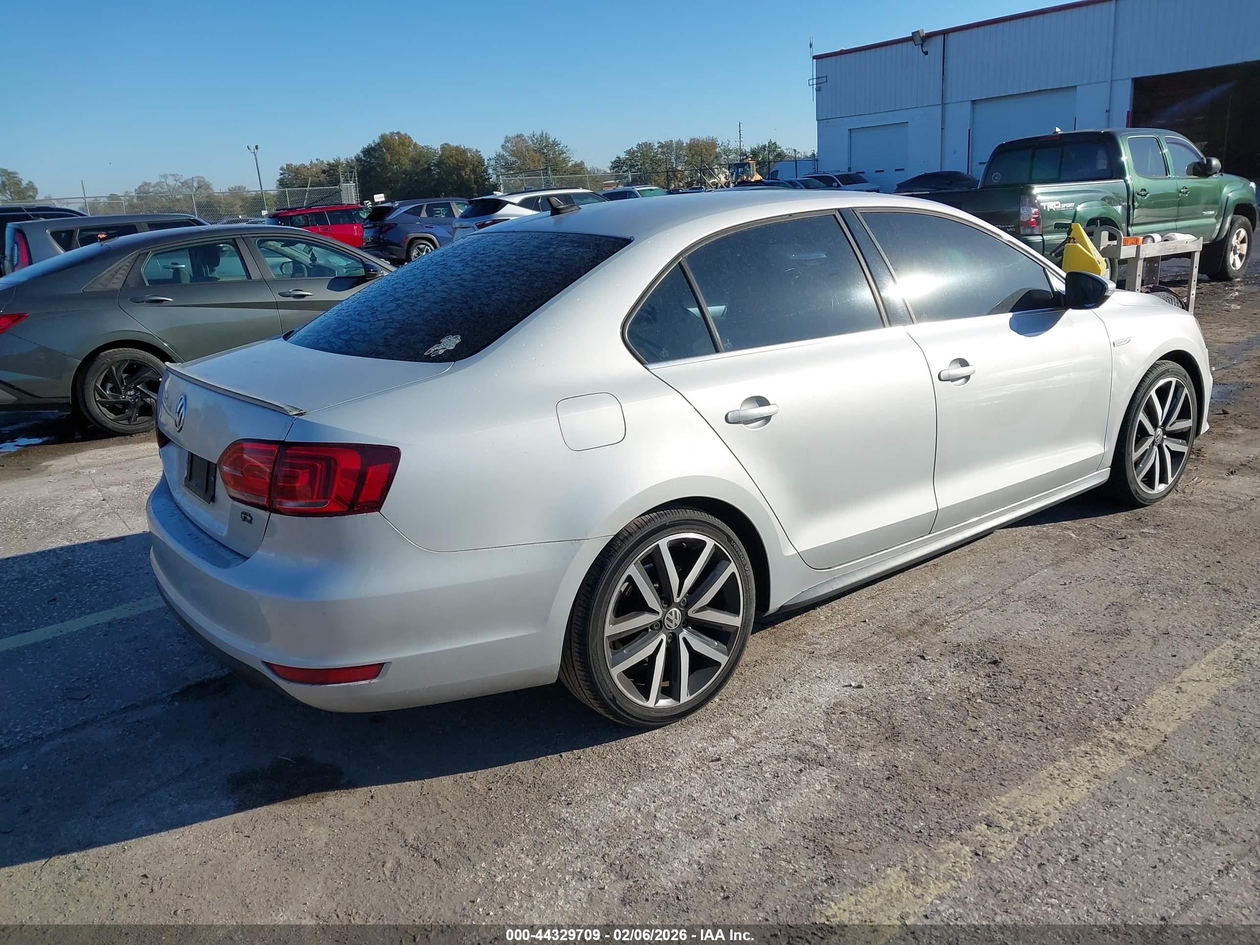 VOLKSWAGEN JETTA image 4