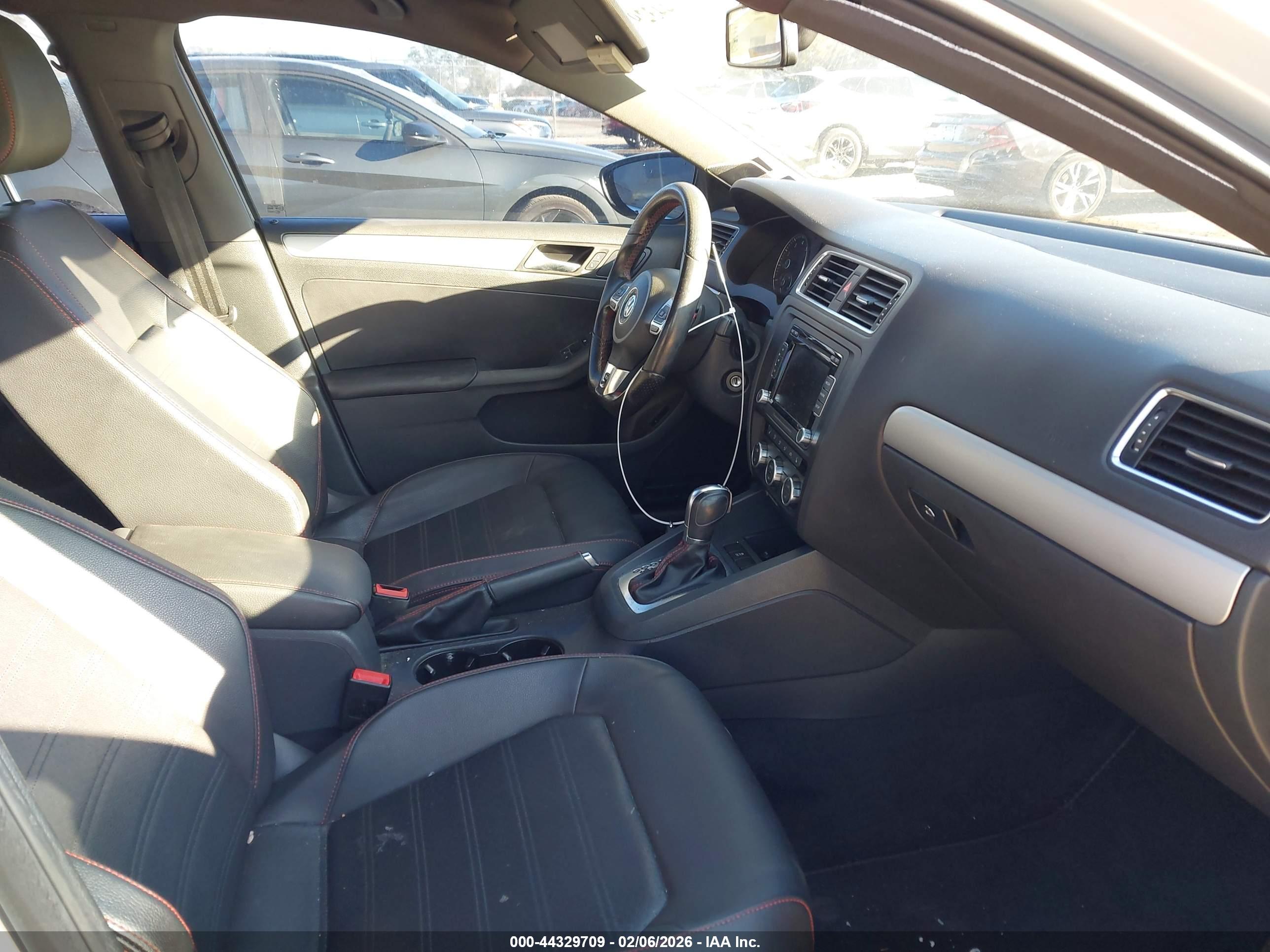 VOLKSWAGEN JETTA image 5