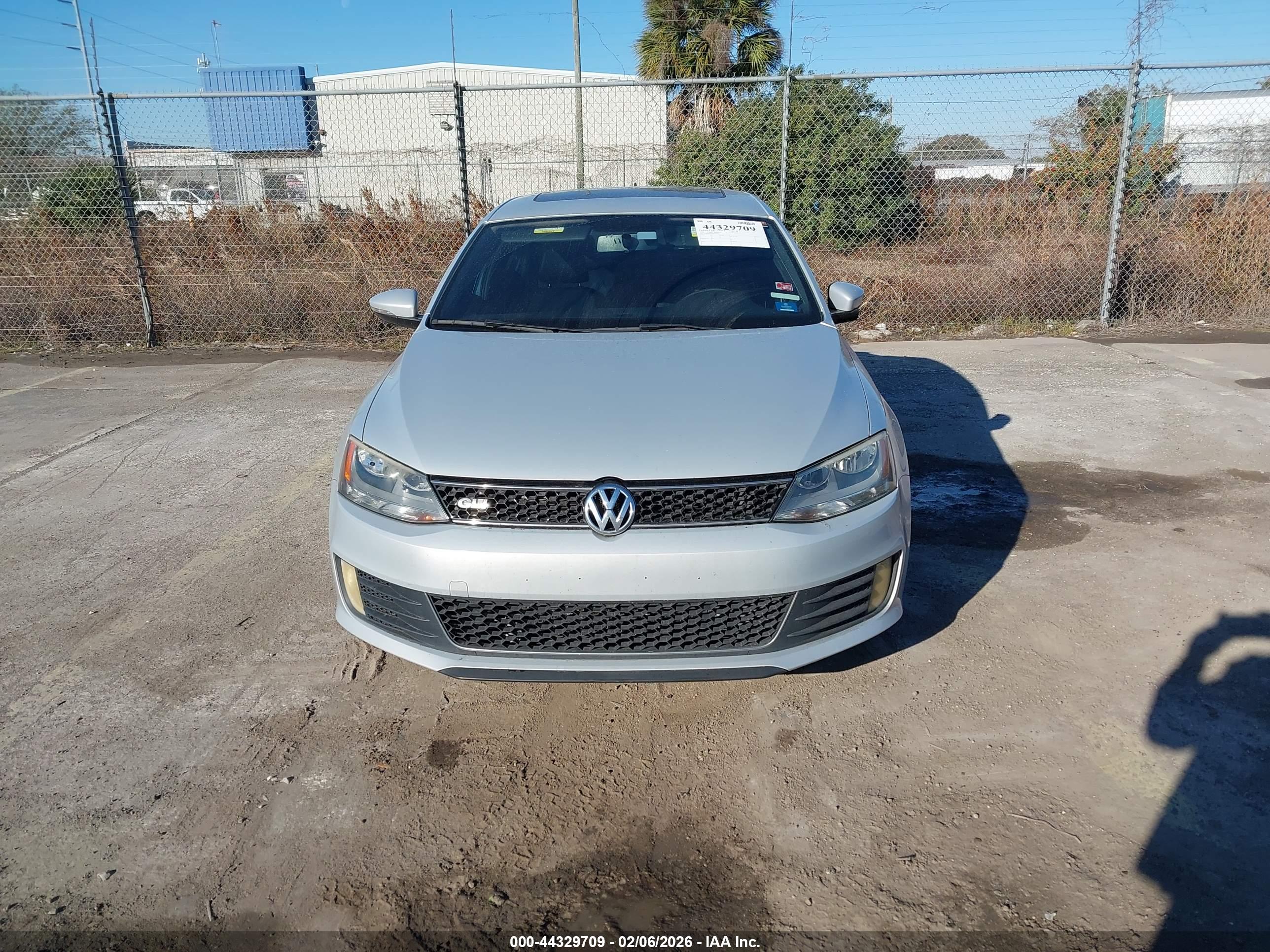 VOLKSWAGEN JETTA image 6