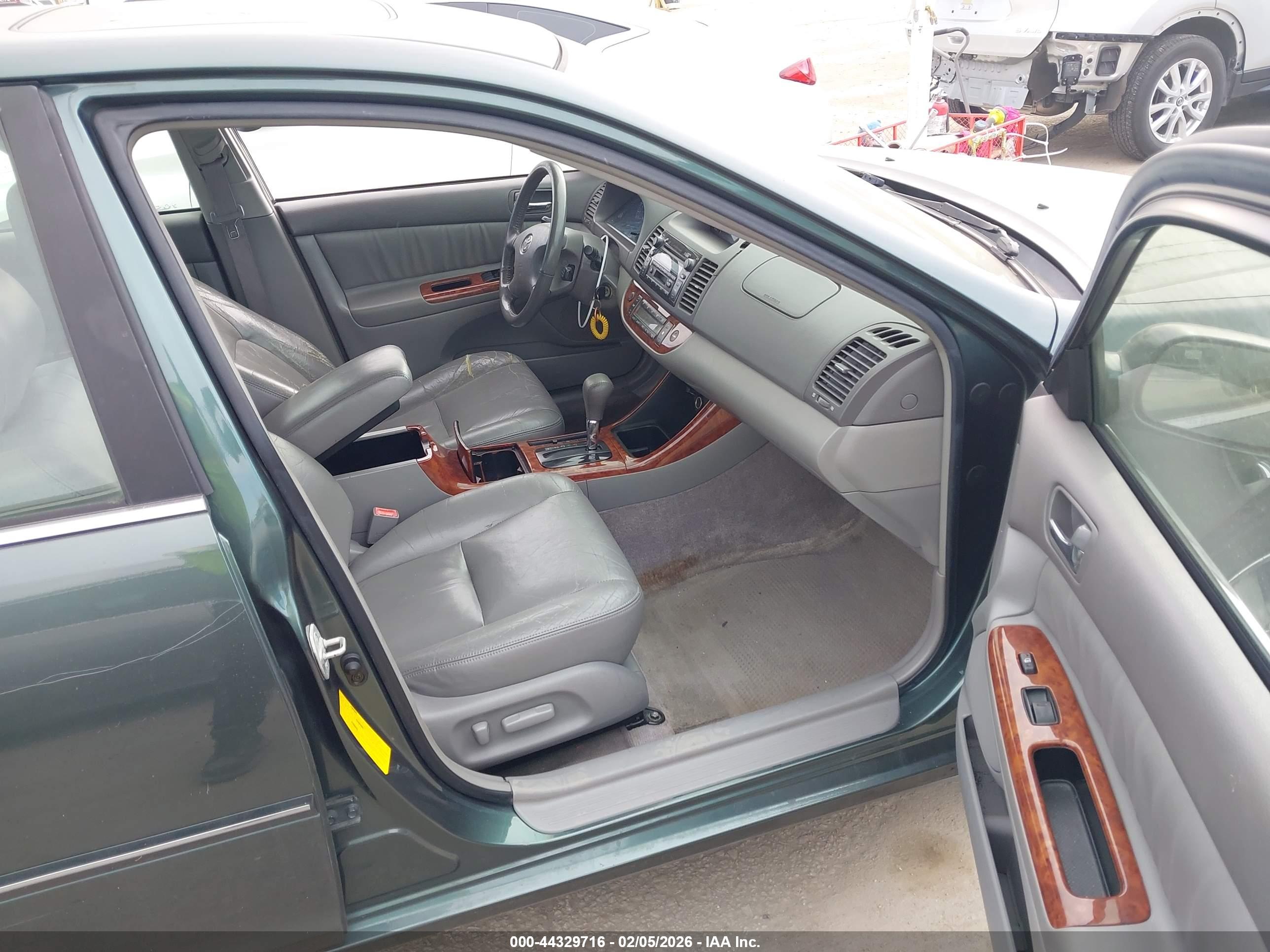 TOYOTA CAMRY image 5