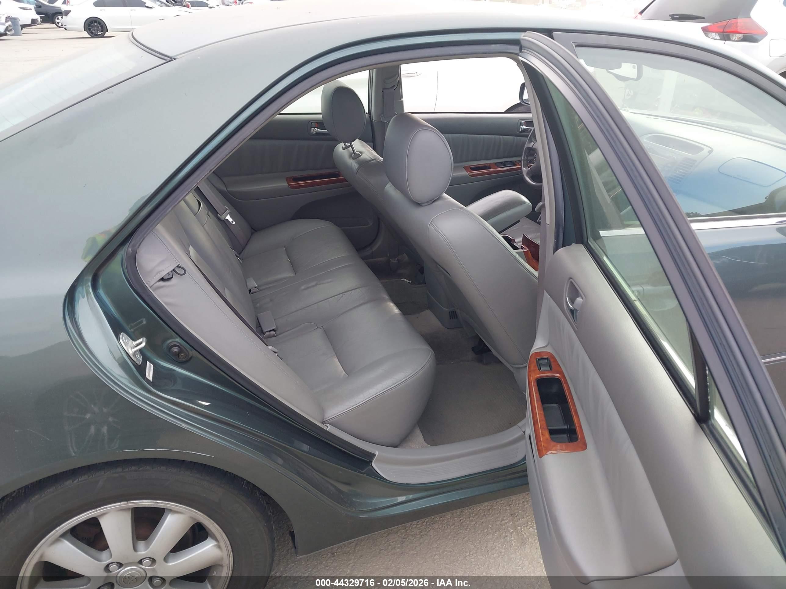 TOYOTA CAMRY image 8