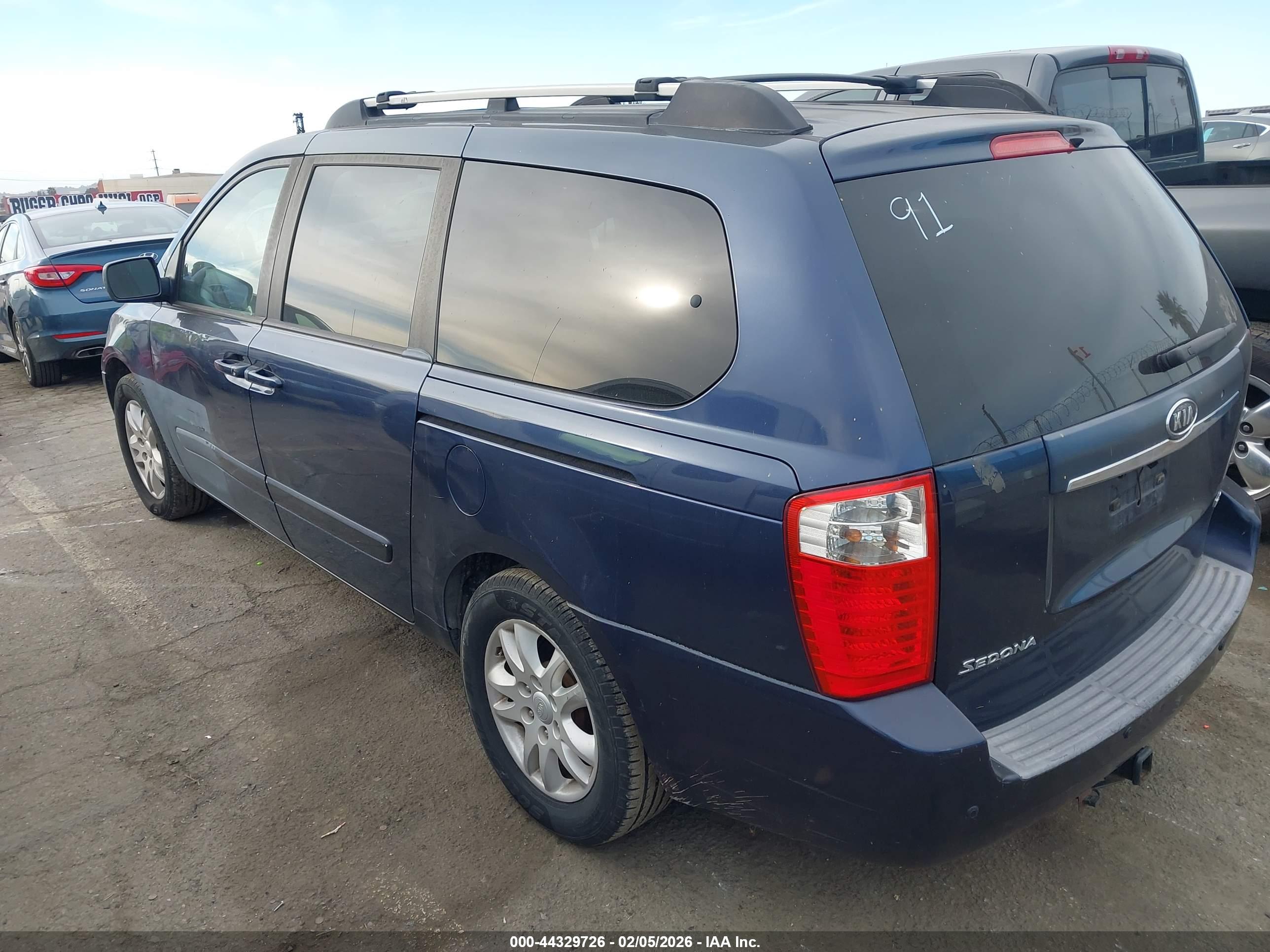 KIA SEDONA image 3