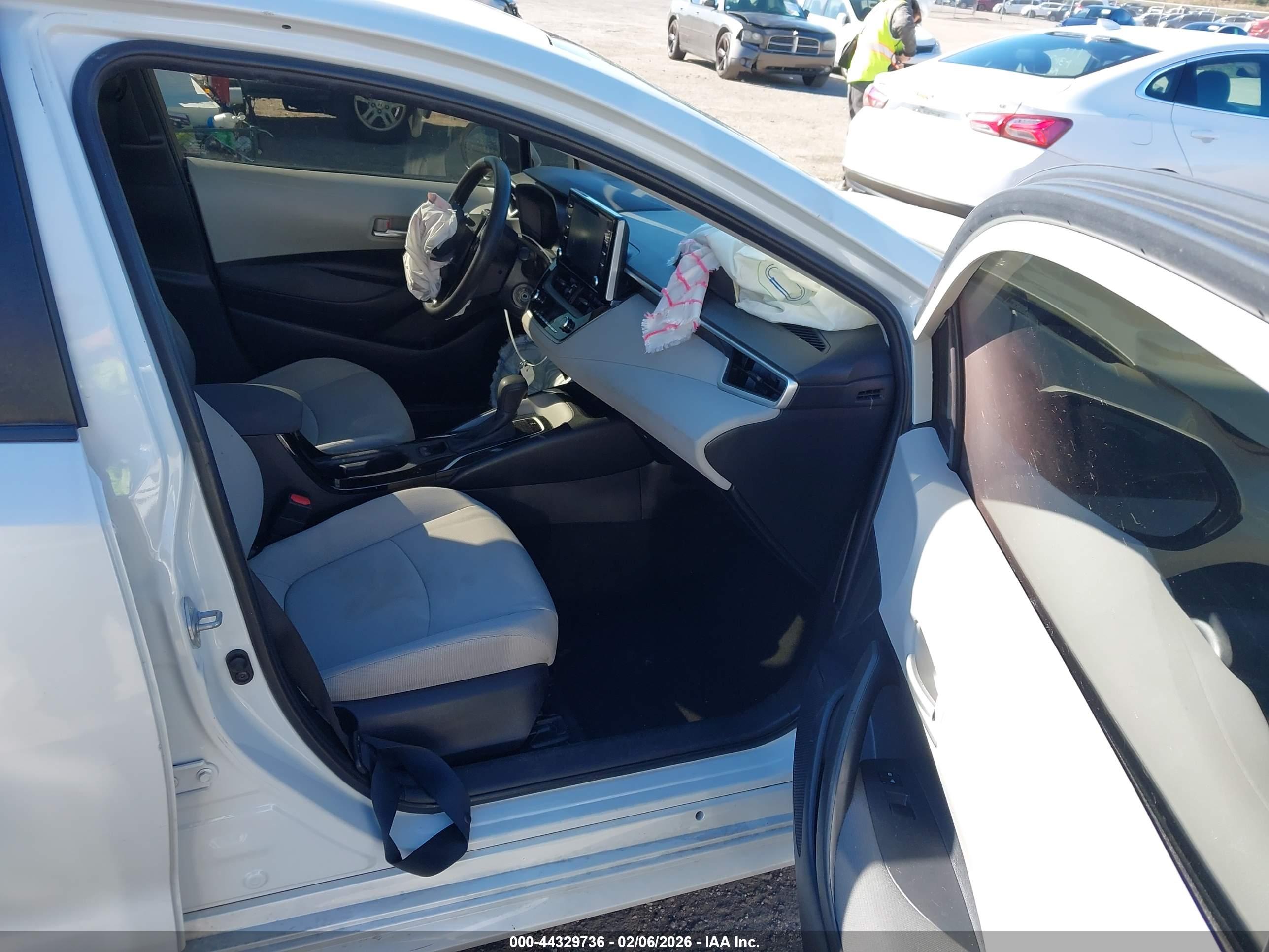 TOYOTA COROLLA image 5