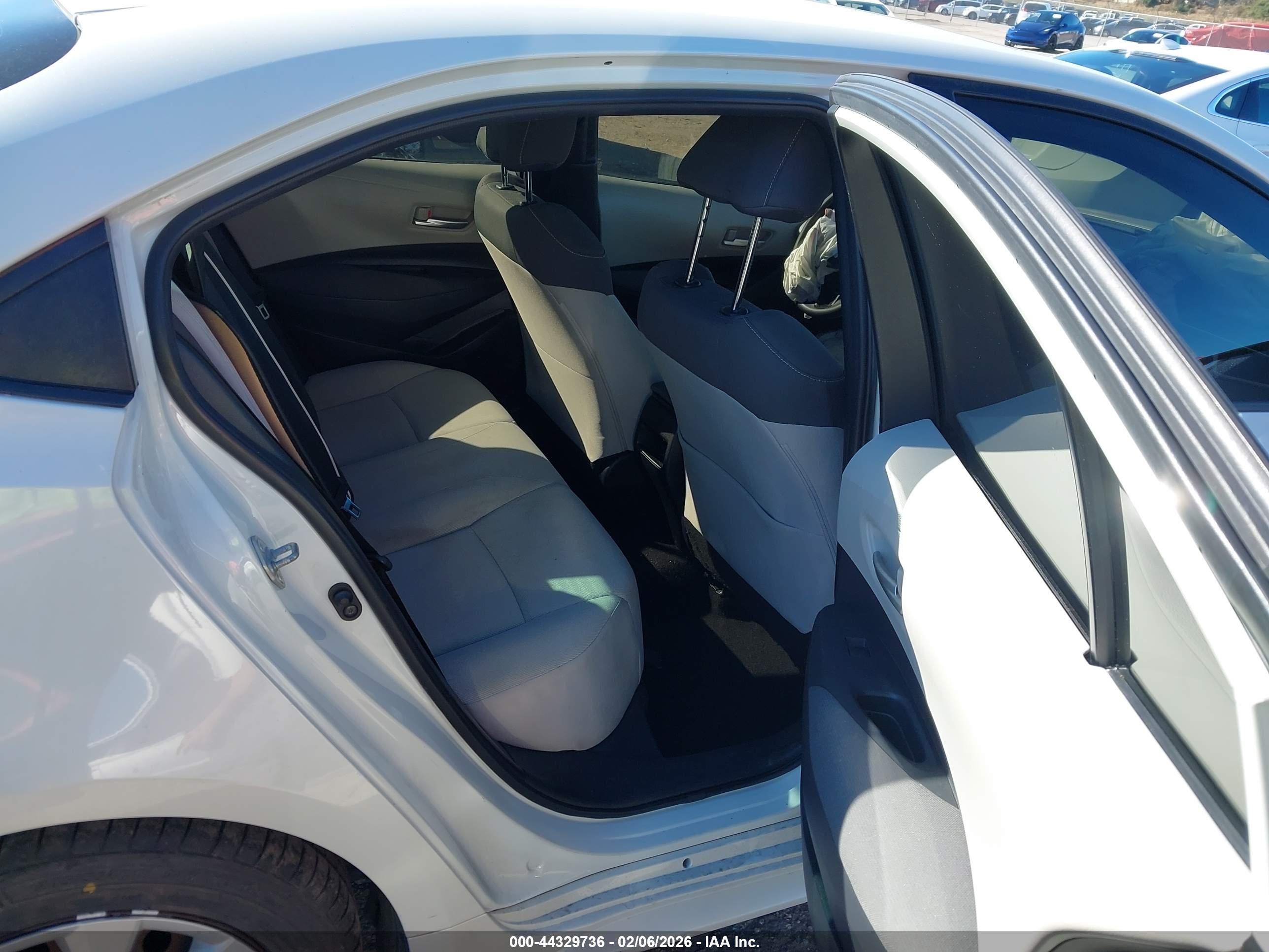 TOYOTA COROLLA image 8