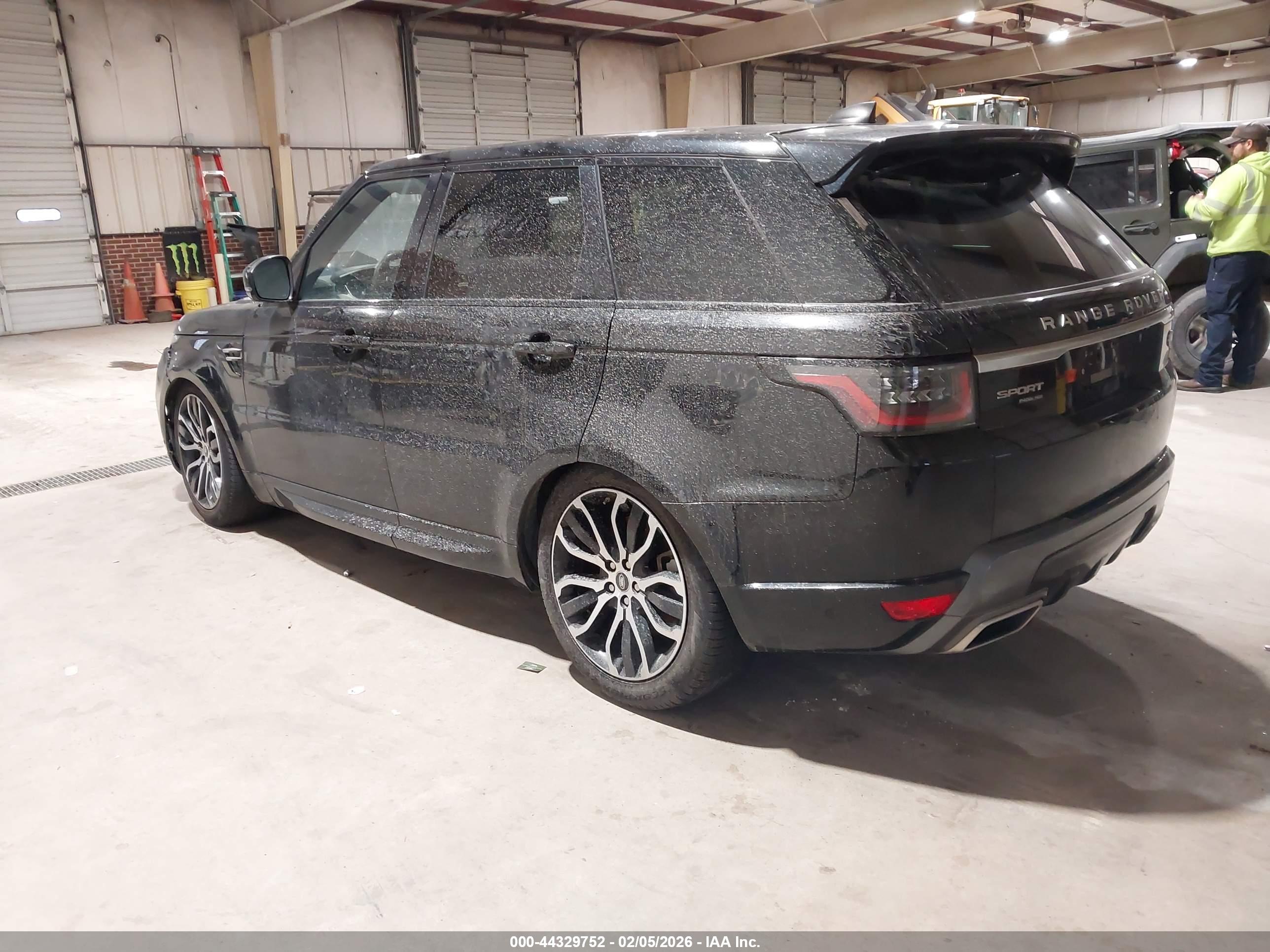 LAND ROVER image 3