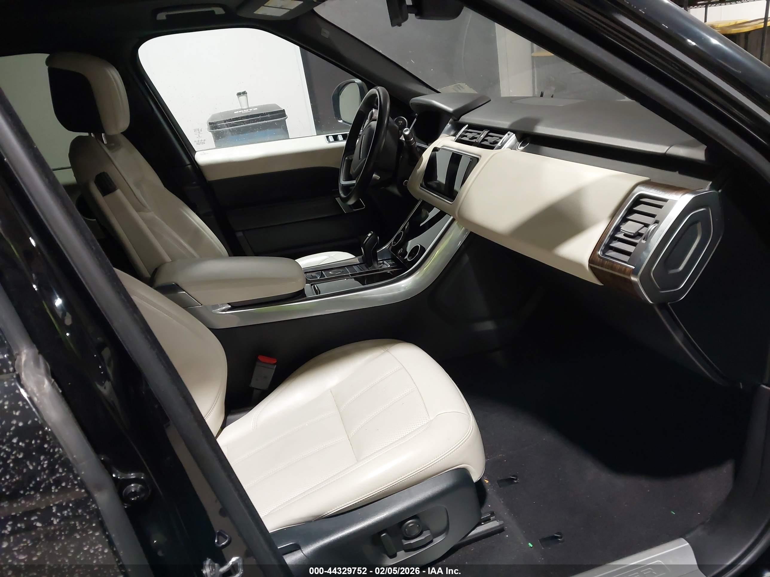 LAND ROVER image 5