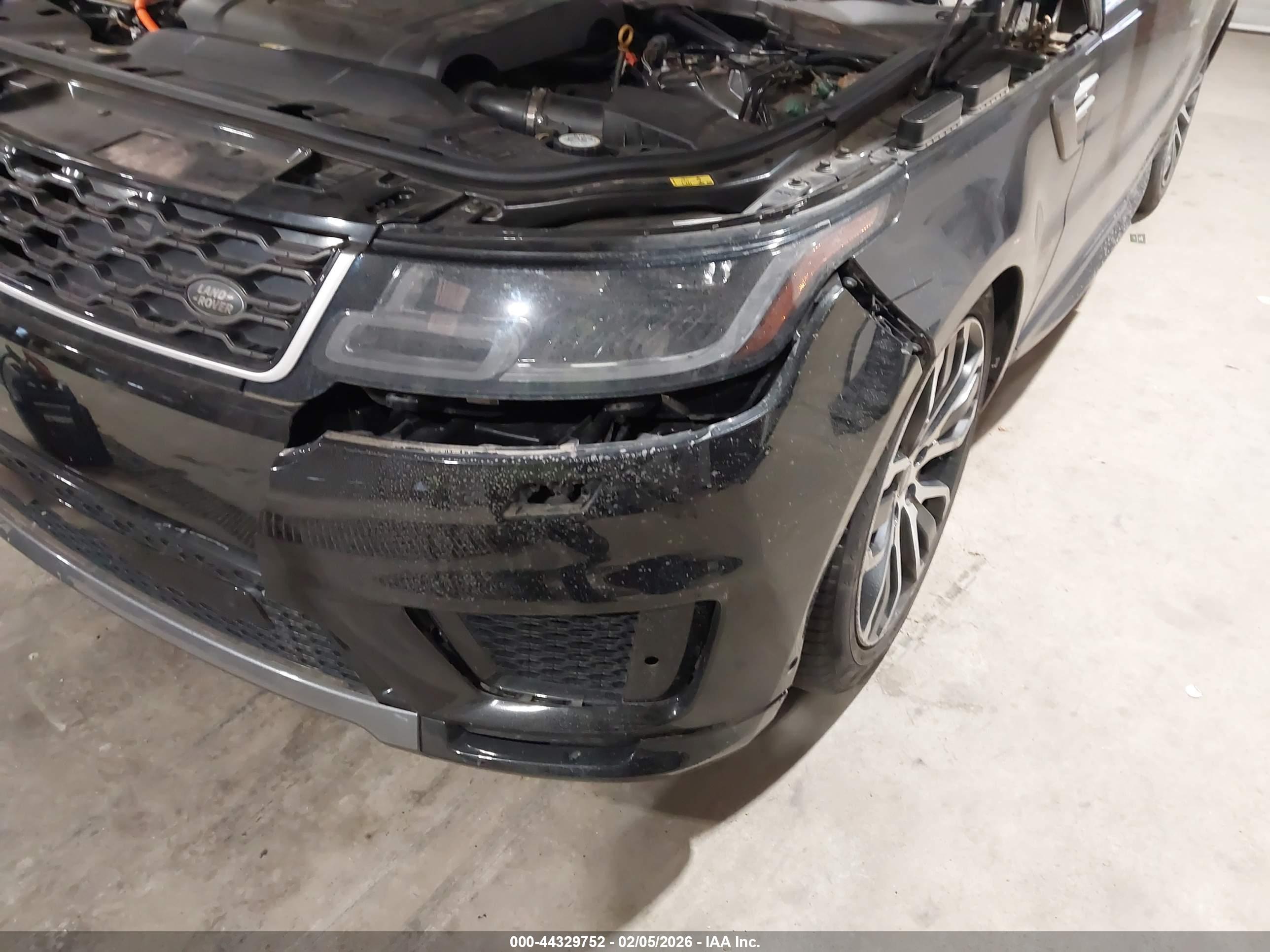LAND ROVER image 6