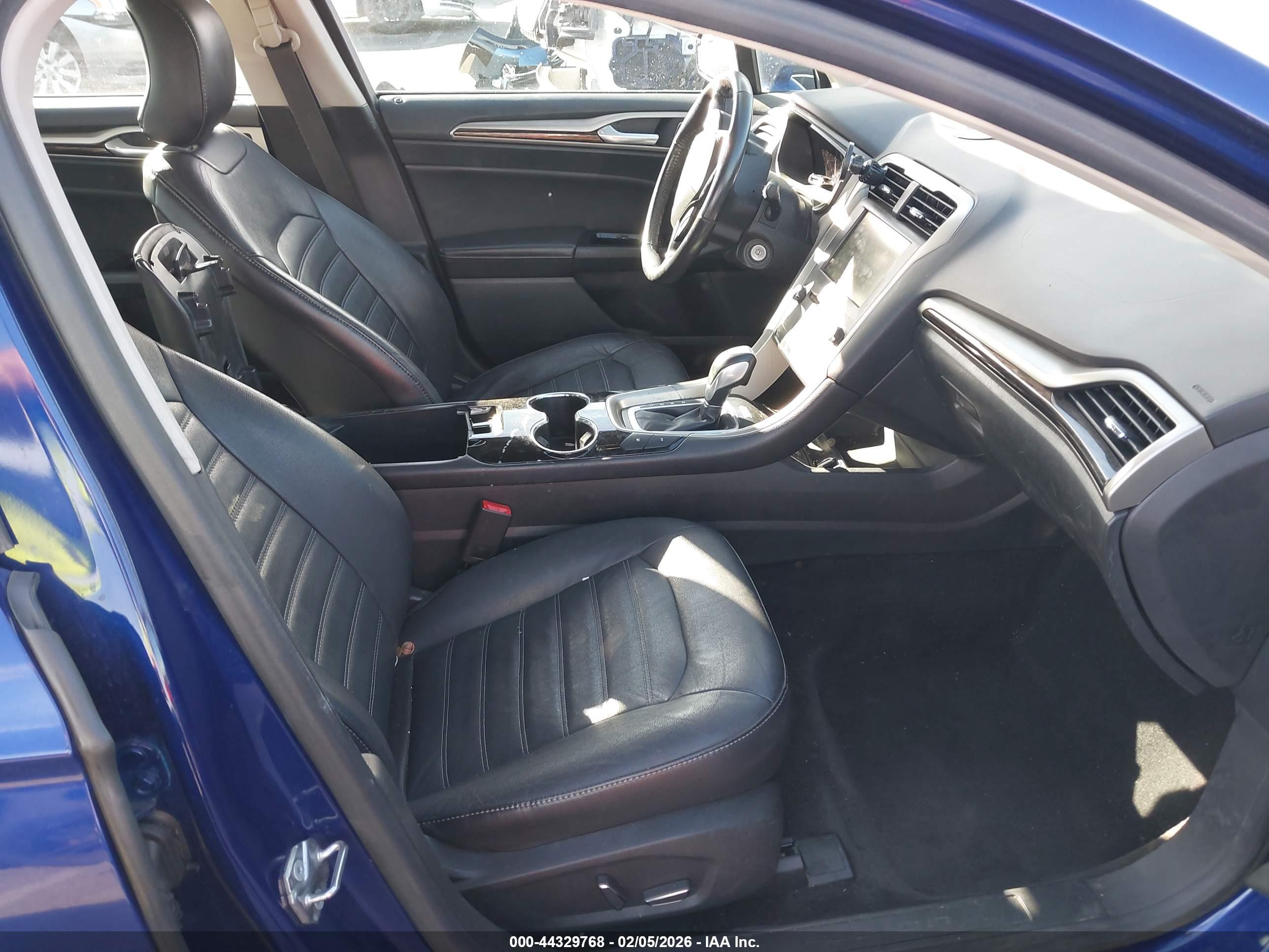 FORD FUSION image 5