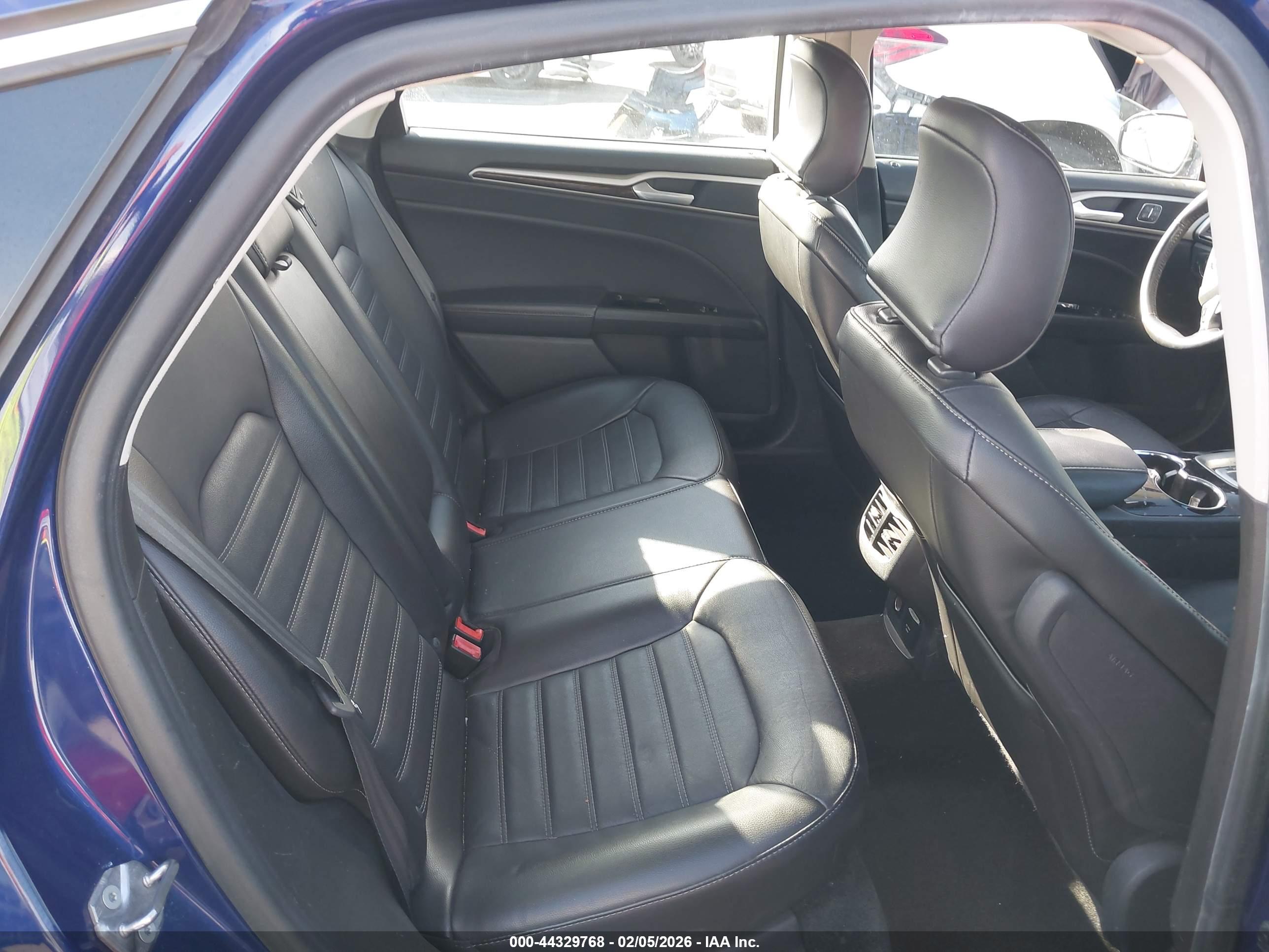 FORD FUSION image 8