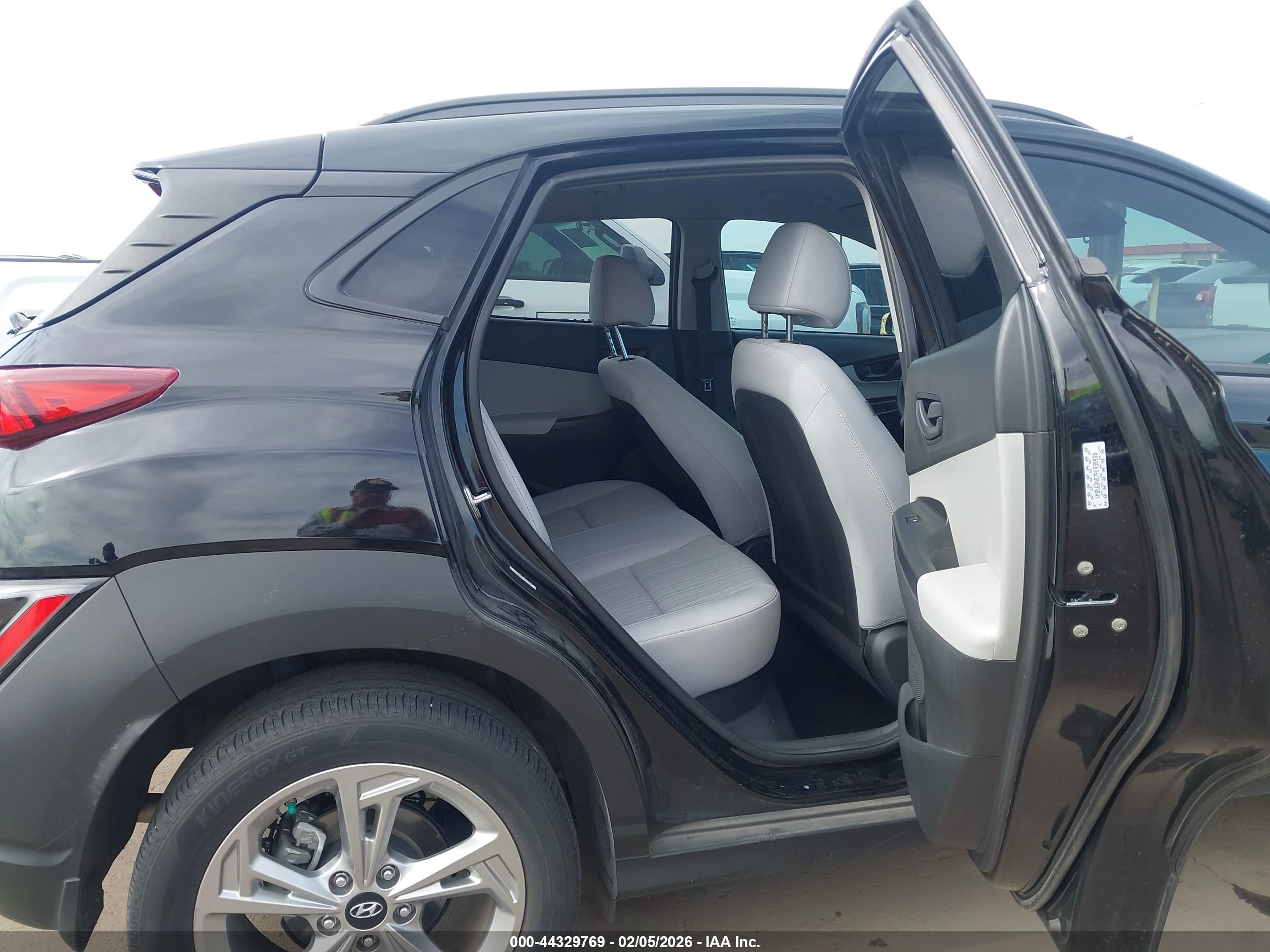HYUNDAI KONA image 8