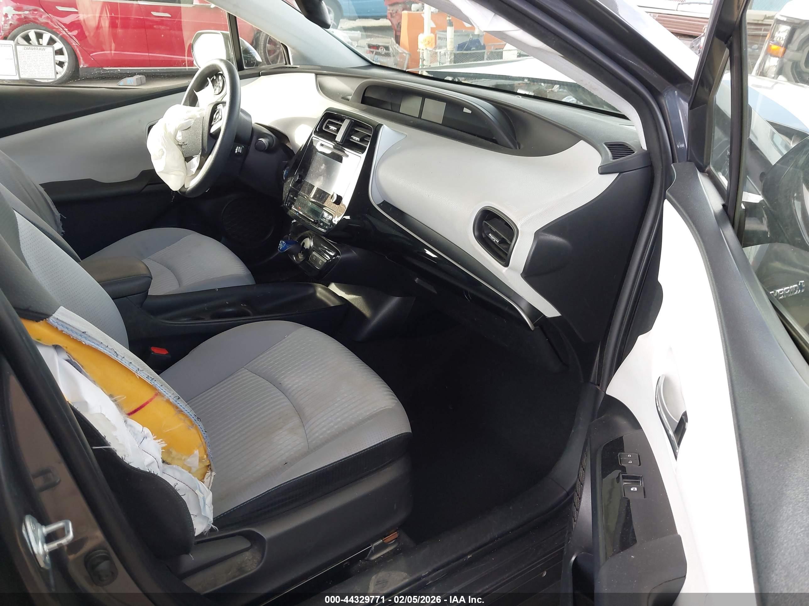 TOYOTA PRIUS image 5