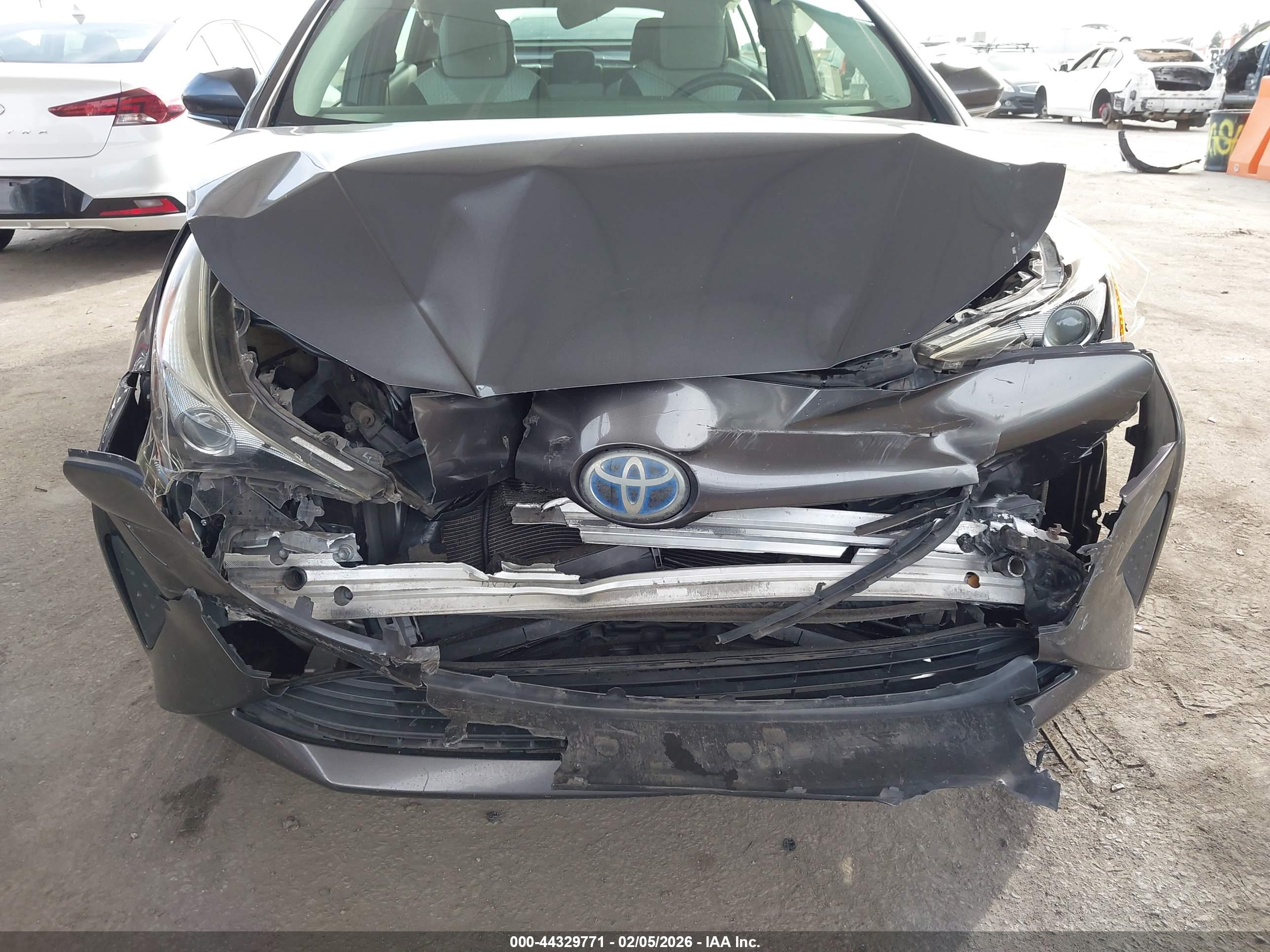 TOYOTA PRIUS image 6