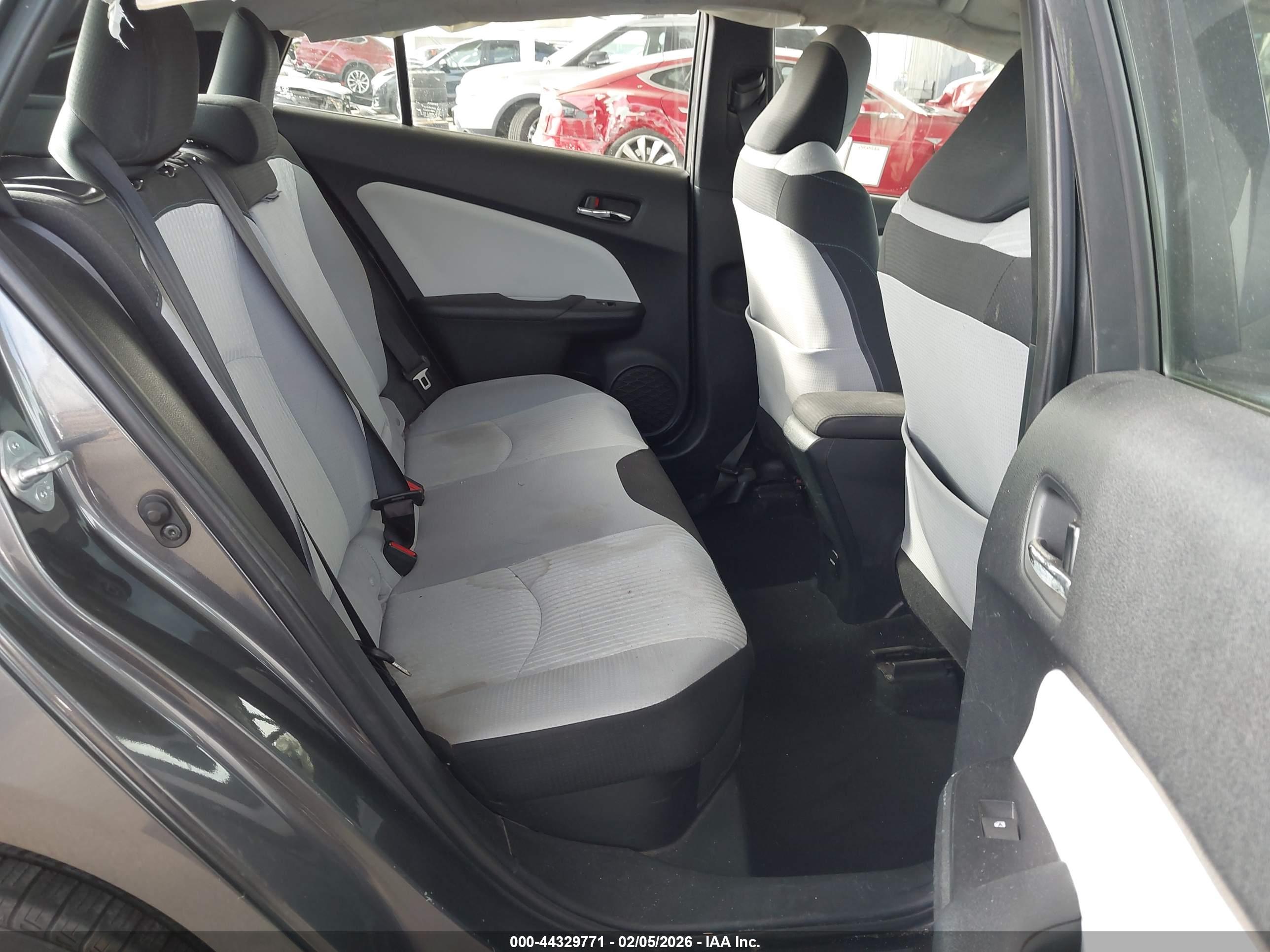 TOYOTA PRIUS image 8