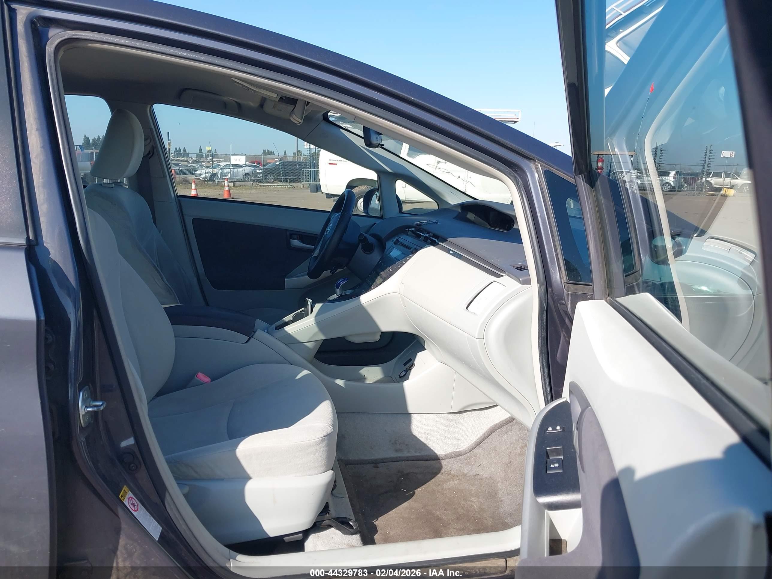 TOYOTA PRIUS image 5
