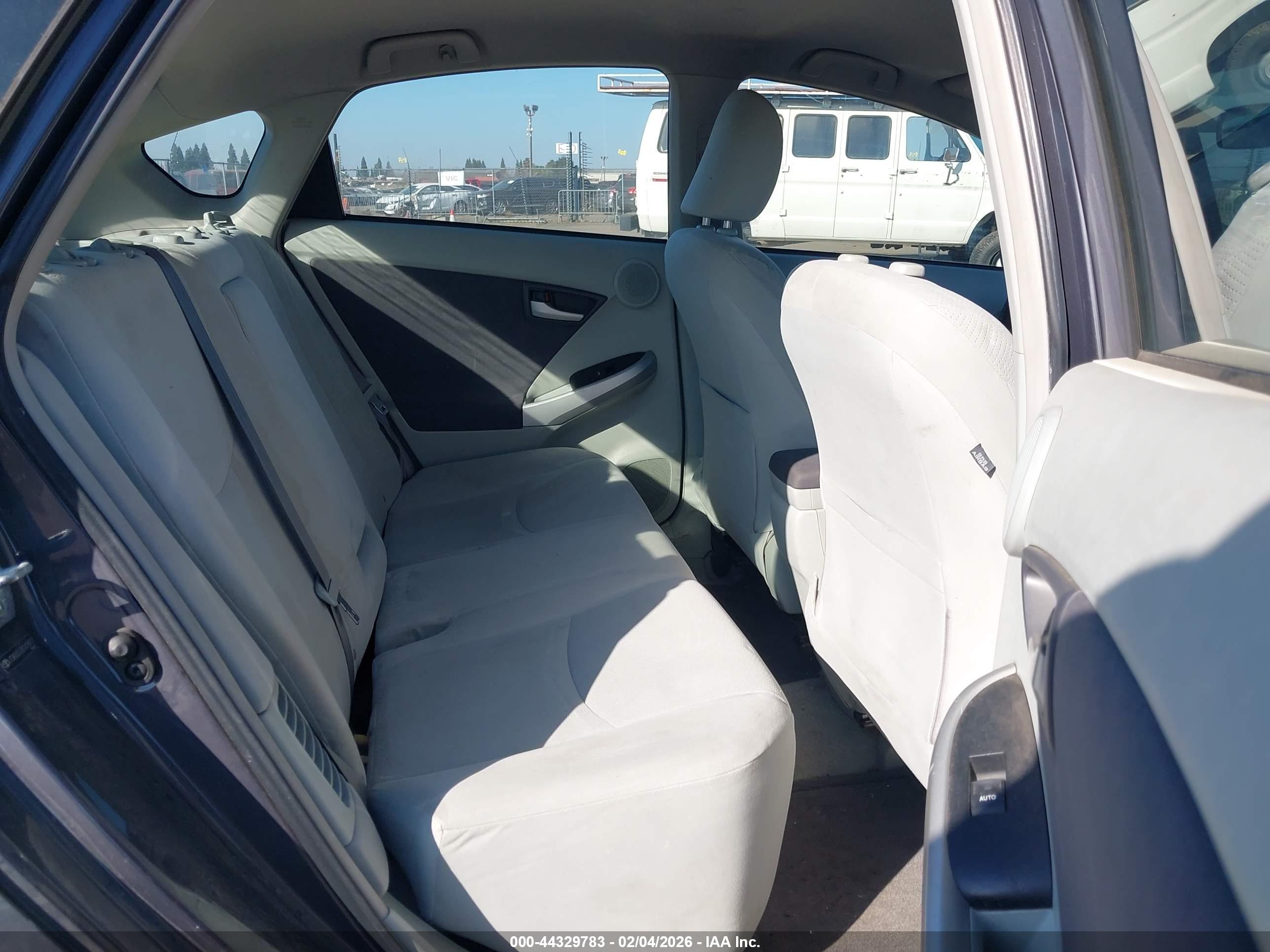 TOYOTA PRIUS image 8