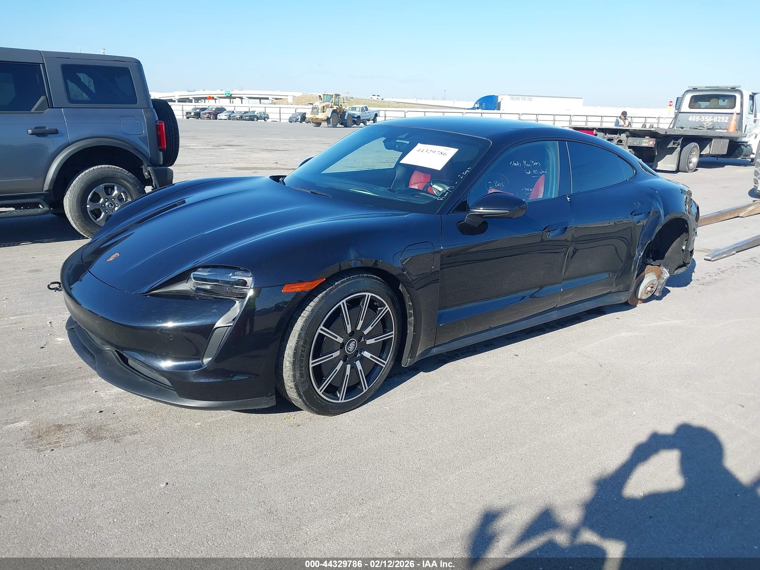 PORSCHE TAYCAN image 2